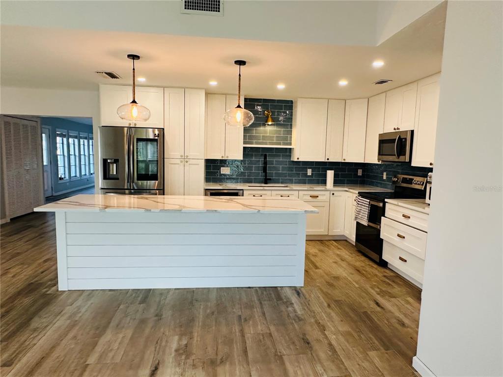 Sarasota, Florida, 34241, United States, 4 Bedrooms Bedrooms, ,2 BathroomsBathrooms,Residential,For Sale,1987763