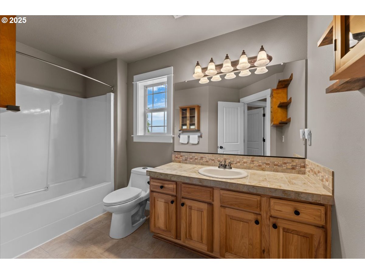 Portland, Oregon, 97266, United States, 4 Bedrooms Bedrooms, ,3 BathroomsBathrooms,Residential,For Sale,1836863