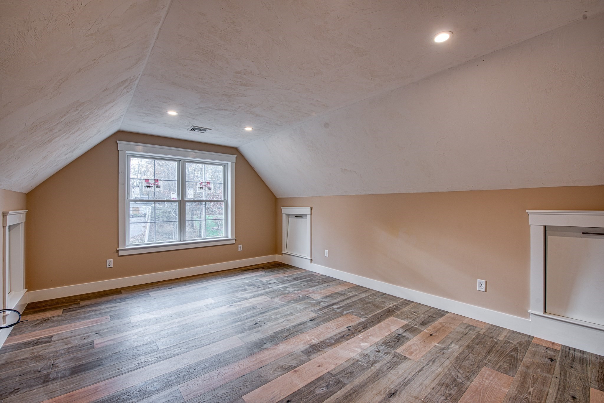 Norton, Massachusetts, 02766, United States, 4 Bedrooms Bedrooms, ,3 BathroomsBathrooms,Residential,For Sale,1869812