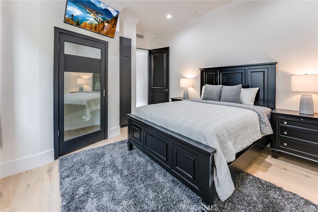 Woodland Hills, California, 91367, United States, 5 Bedrooms Bedrooms, ,6 BathroomsBathrooms,Residential,For Sale,1861197