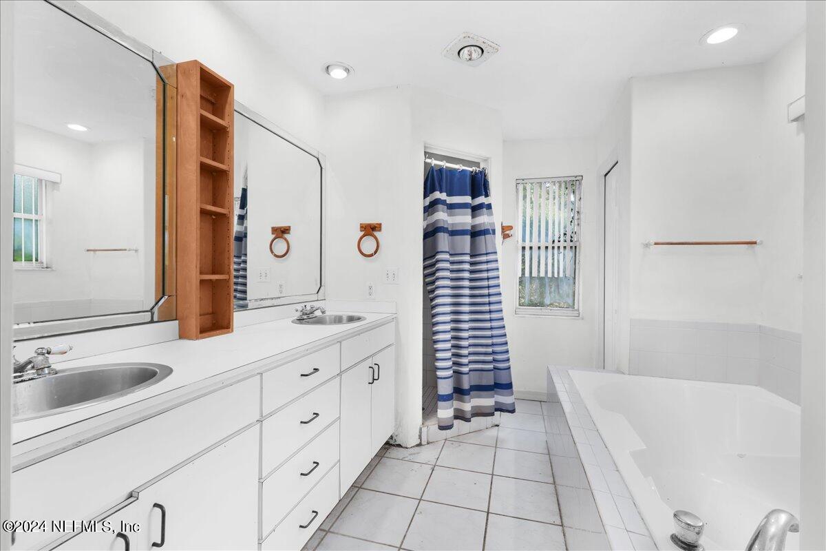 East Palatka, Florida, 32131, United States, 4 Bedrooms Bedrooms, ,4 BathroomsBathrooms,Residential,For Sale,1922938