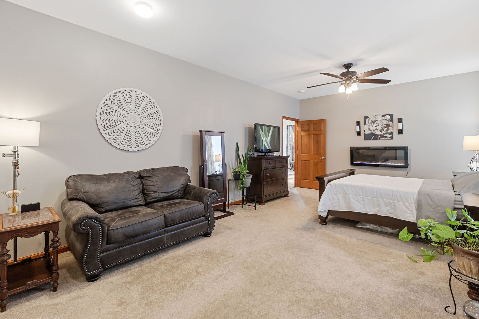 McHenry, Illinois, 60051, United States, 5 Bedrooms Bedrooms, ,5 BathroomsBathrooms,Residential,For Sale,1912469