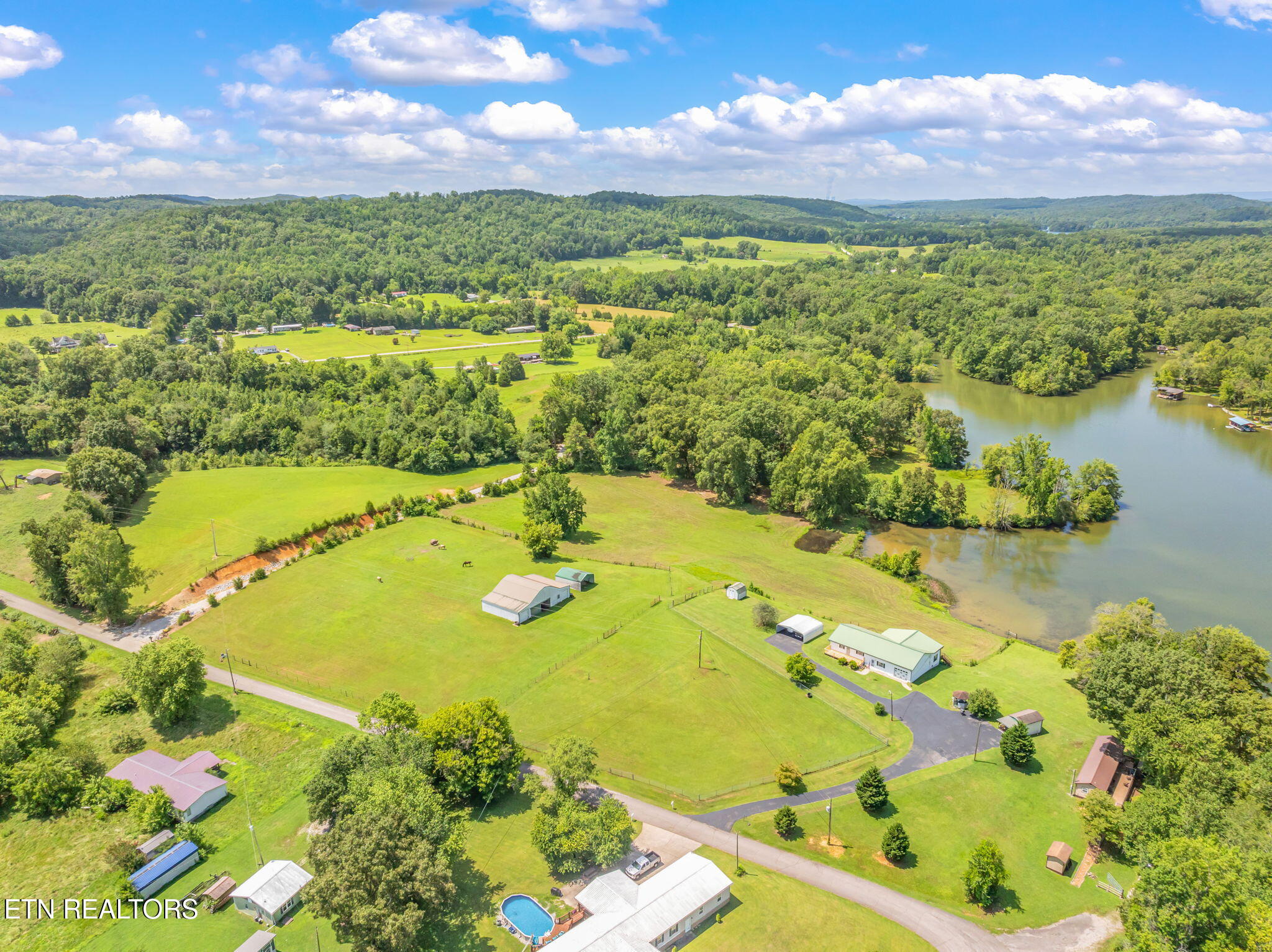 Kingston, Tennessee, 37763, United States, 3 Bedrooms Bedrooms, ,2 BathroomsBathrooms,Residential,For Sale,1891153