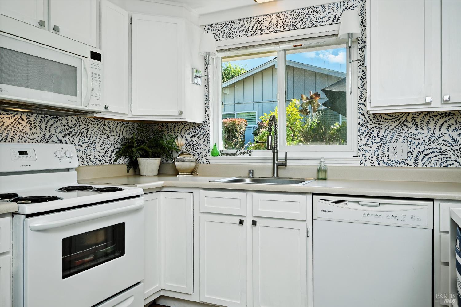 Santa Rosa, California, 95409, United States, 2 Bedrooms Bedrooms, ,2 BathroomsBathrooms,Residential,For Sale,1940455