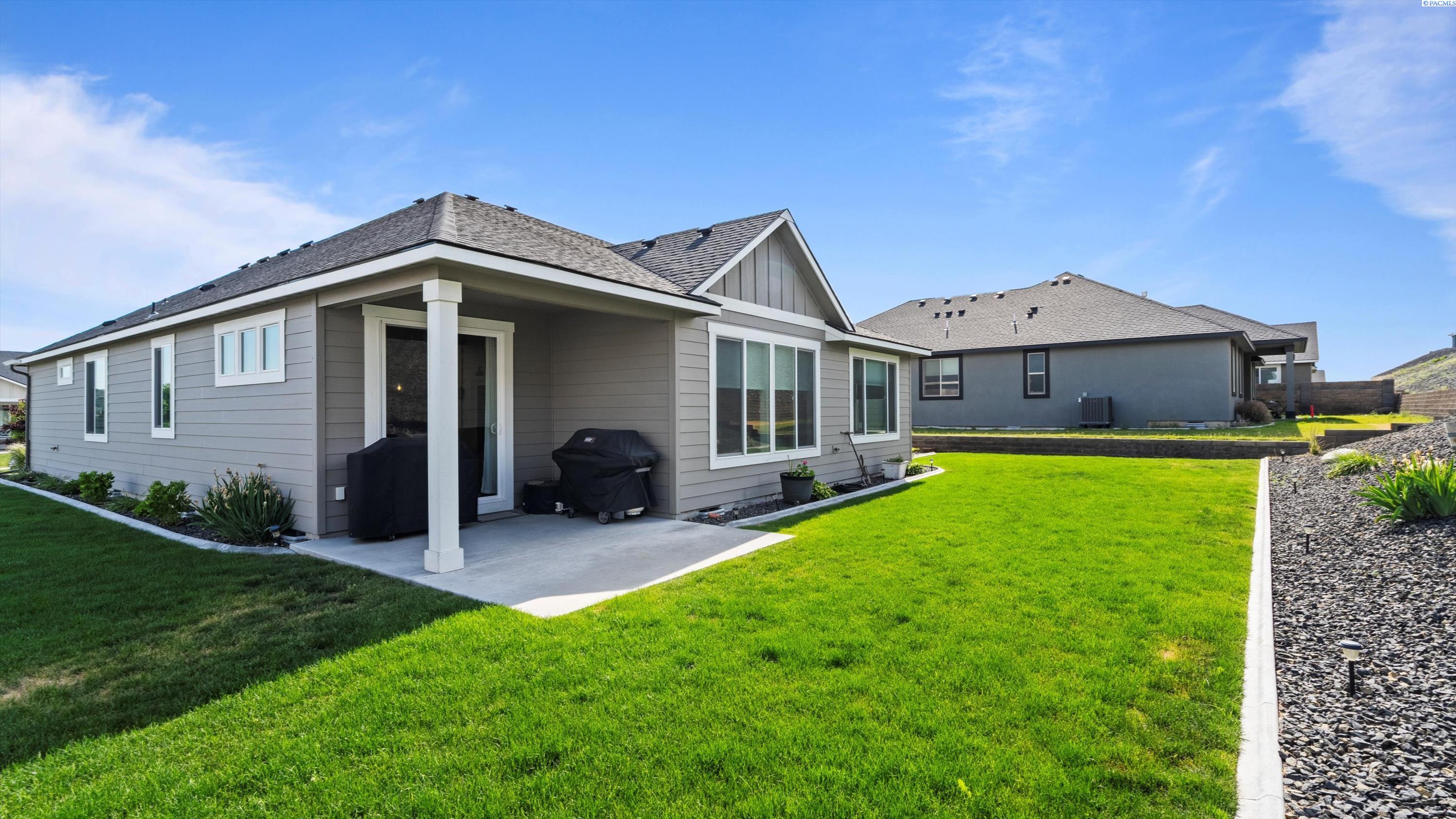 Kennewick, Washington, 99336, United States, 3 Bedrooms Bedrooms, ,3 BathroomsBathrooms,Residential,For Sale,1819962
