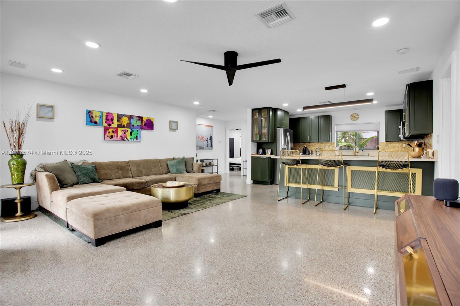Wilton Manors, Florida, 33334, United States, 3 Bedrooms Bedrooms, ,3 BathroomsBathrooms,Residential,For Sale,1947052
