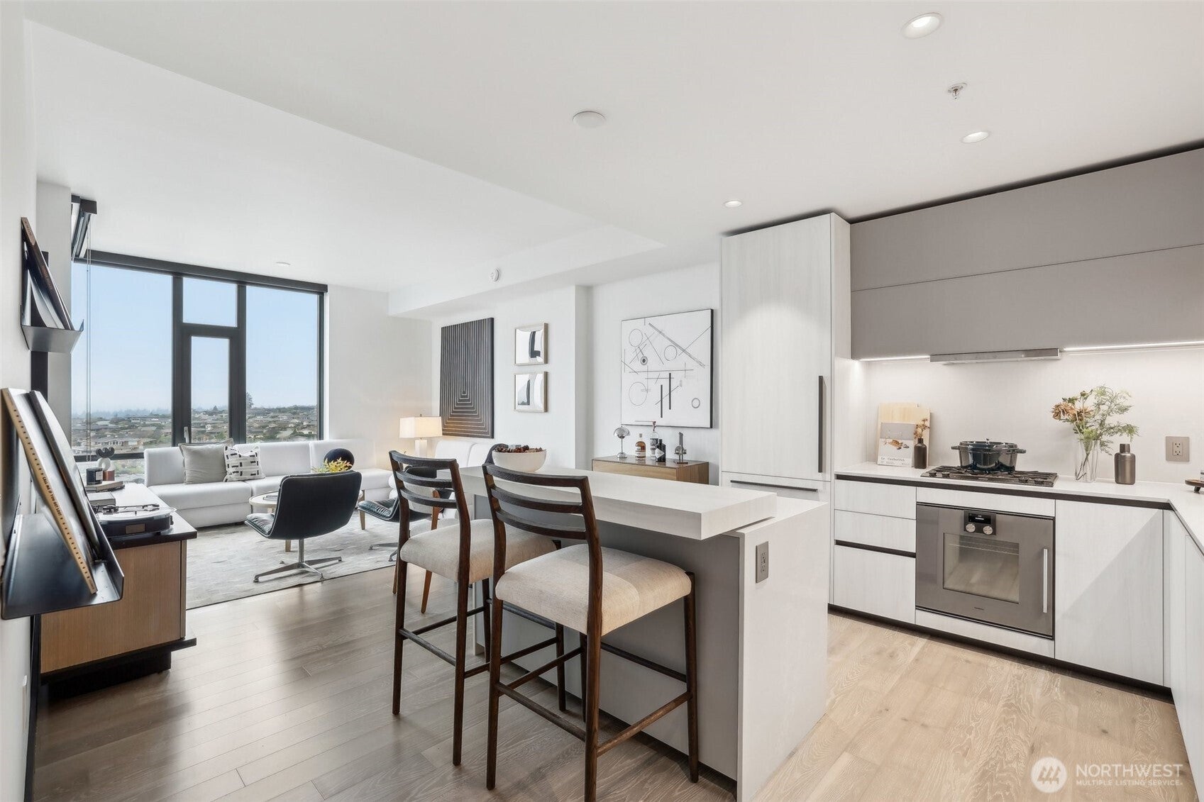 Bellevue, Washington, 98004, United States, 1 Bedroom Bedrooms, ,1 BathroomBathrooms,Residential,For Sale,1901140