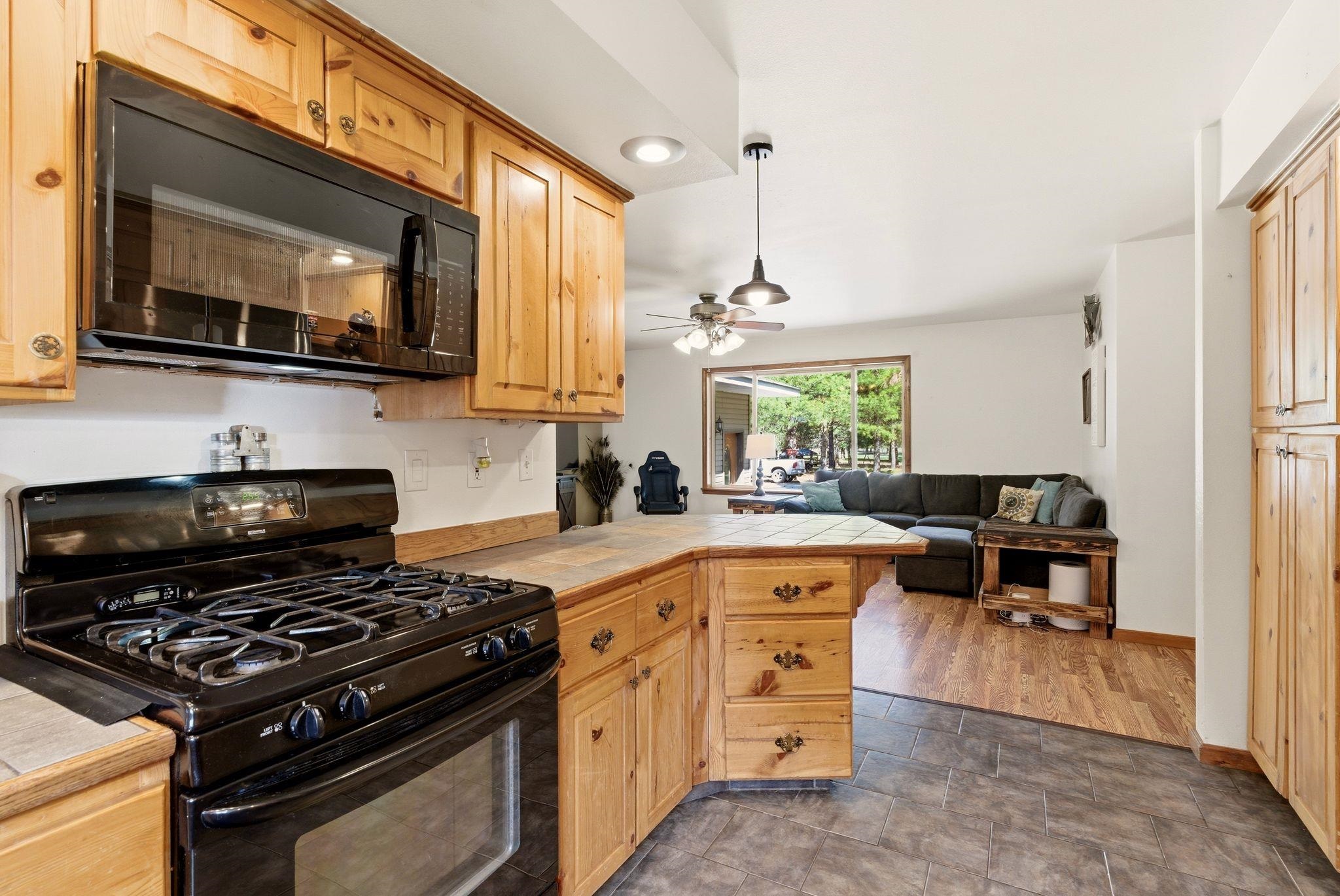 Deer Park, Washington, 99006, United States, 3 Bedrooms Bedrooms, ,3 BathroomsBathrooms,Residential,For Sale,2036867