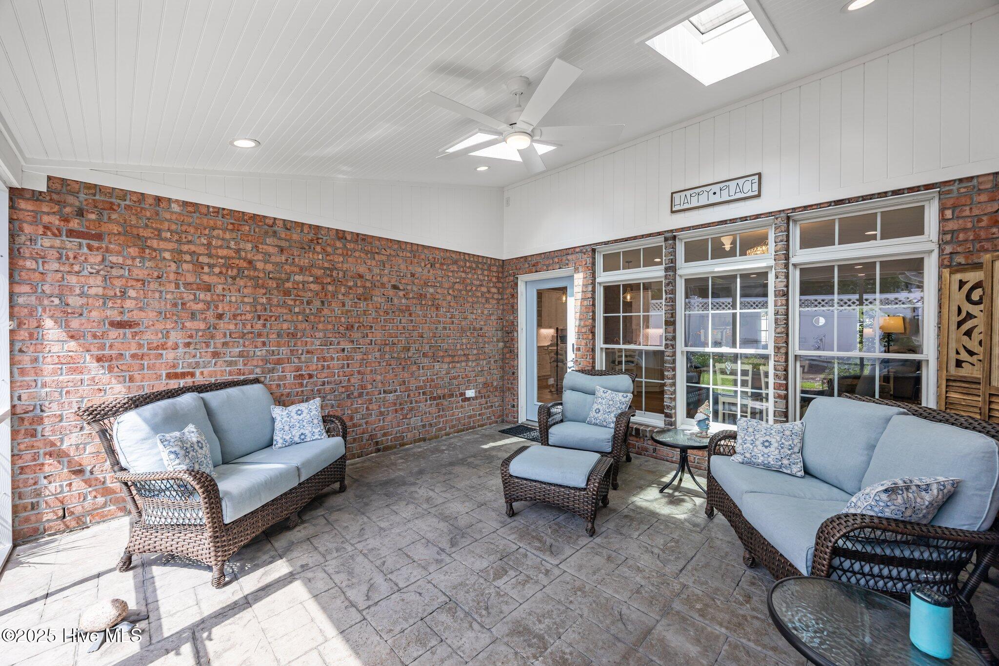New Bern, North Carolina, 28562, United States, 4 Bedrooms Bedrooms, ,3 BathroomsBathrooms,Residential,For Sale,1858153