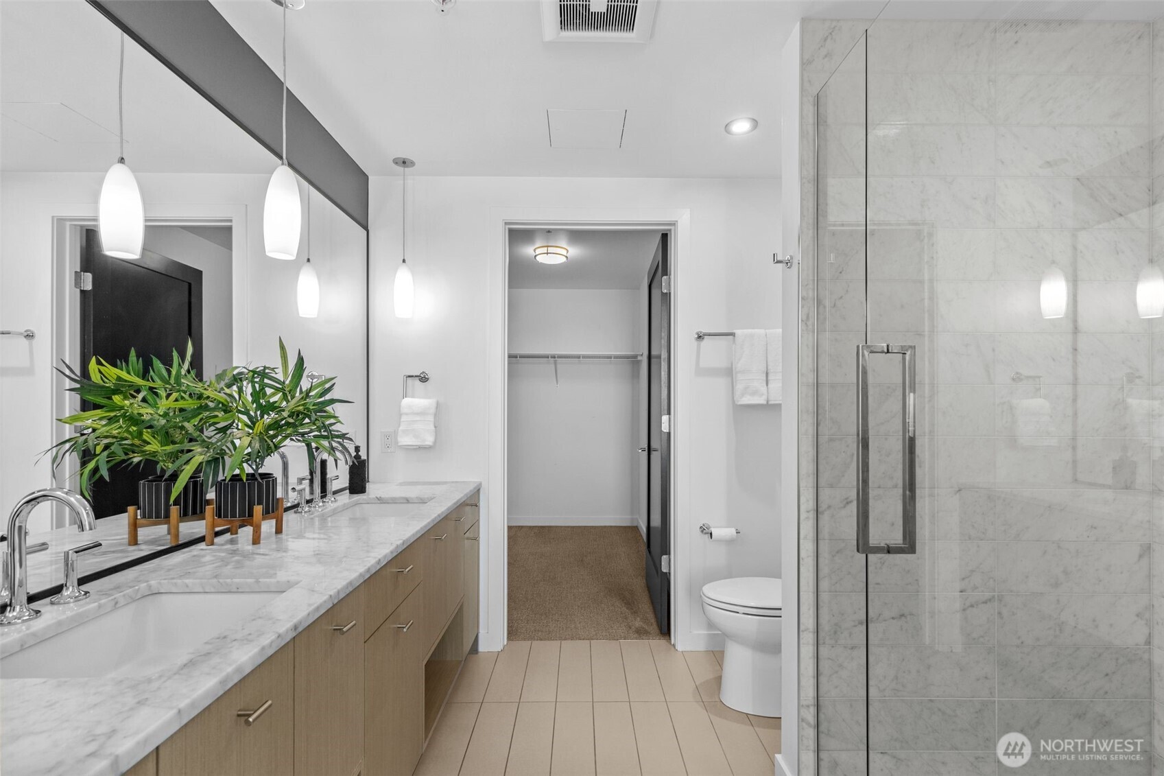 Seattle, Washington, 98101, United States, 2 Bedrooms Bedrooms, ,1 BathroomBathrooms,Residential,For Sale,1897094