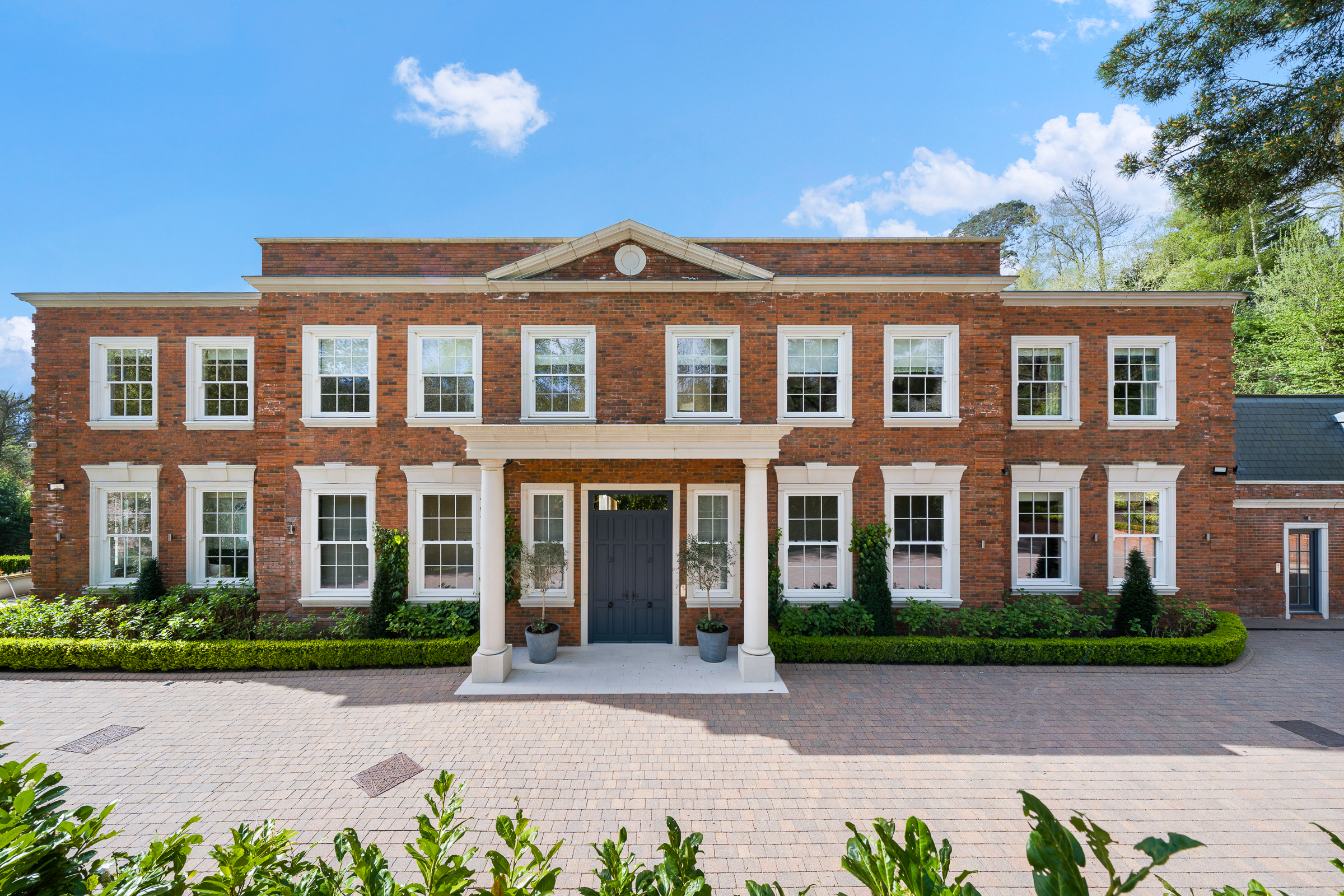 A Remarkable Turnkey Estate Home on the St George’s Hill Estate - 物件實景