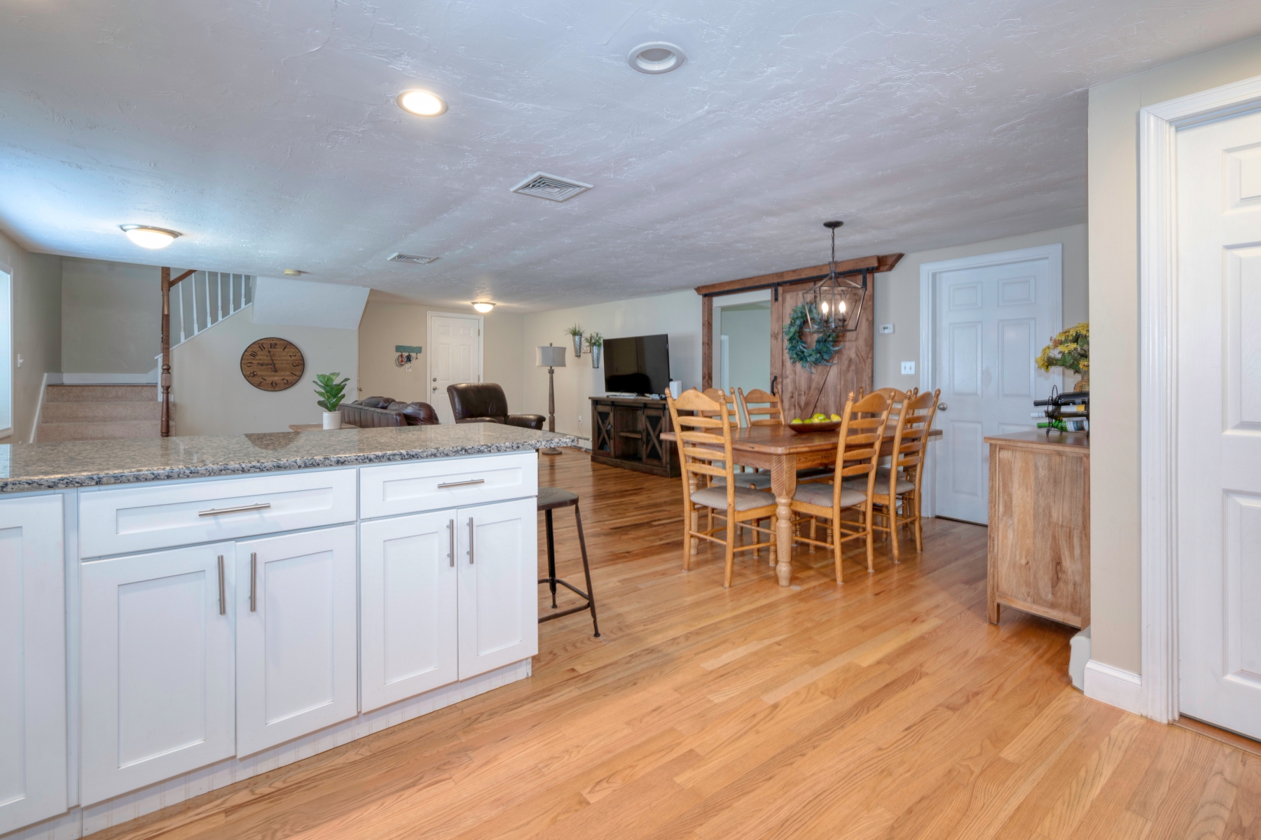 Holbrook, Massachusetts, 02343, United States, 4 Bedrooms Bedrooms, ,3 BathroomsBathrooms,Residential,For Sale,1910565