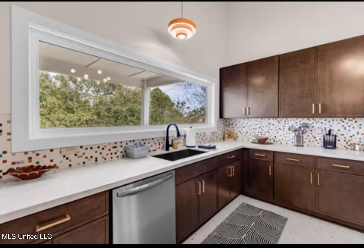 Bay Saint Louis, Mississippi, 39520, United States, 2 Bedrooms Bedrooms, ,2 BathroomsBathrooms,Residential,For Sale,1968708