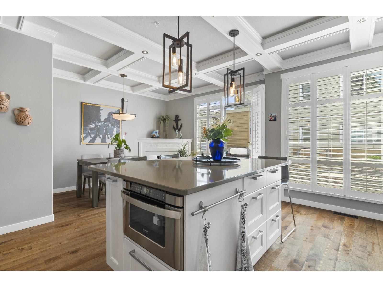WHITE ROCK, British Columbia, V4B 3T4, CA, 3 Bedrooms Bedrooms, ,4 BathroomsBathrooms,Residential,For Sale,1949298