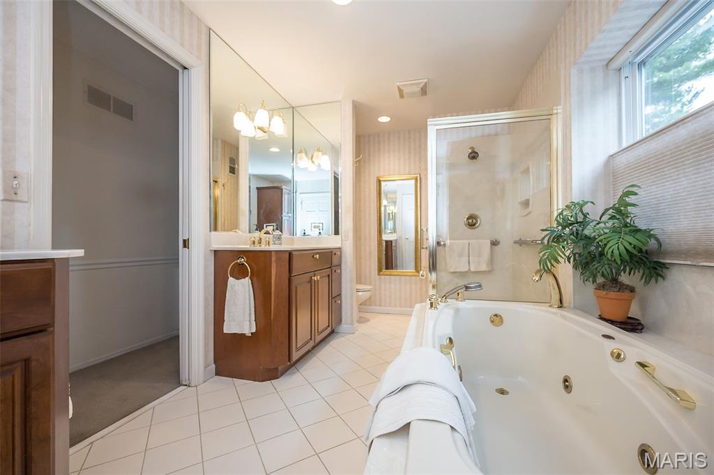 Chesterfield, Missouri, 63017, United States, 4 Bedrooms Bedrooms, ,3 BathroomsBathrooms,Residential,For Sale,1932834