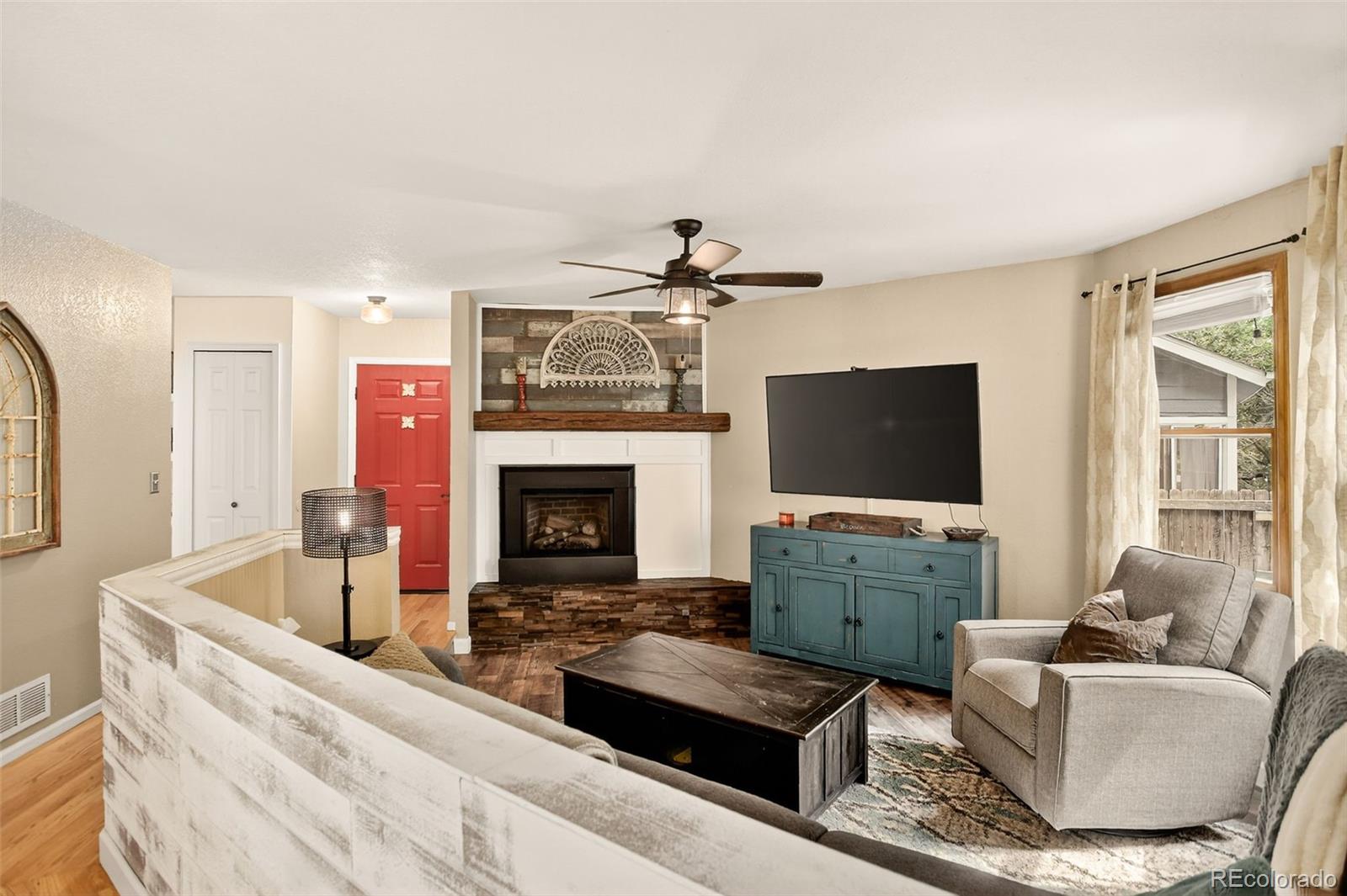 Littleton, Colorado, 80123, United States, 3 Bedrooms Bedrooms, ,3 BathroomsBathrooms,Residential,For Sale,1918351