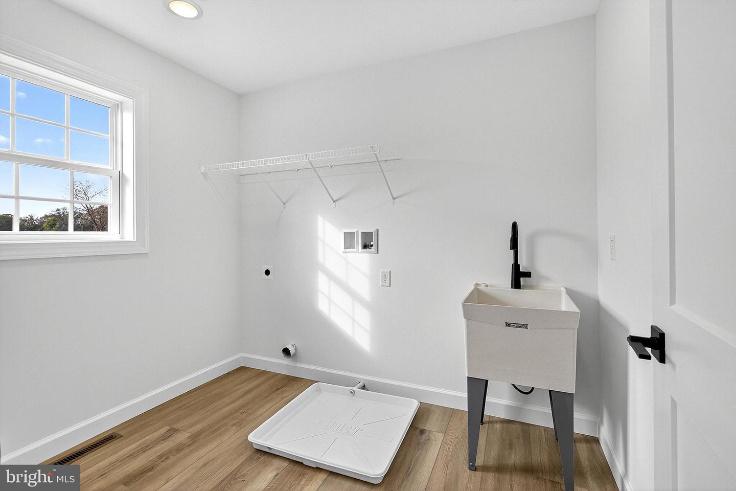 LINCOLN, Delaware, 19960, United States, 4 Bedrooms Bedrooms, ,4 BathroomsBathrooms,Residential,For Sale,1989943