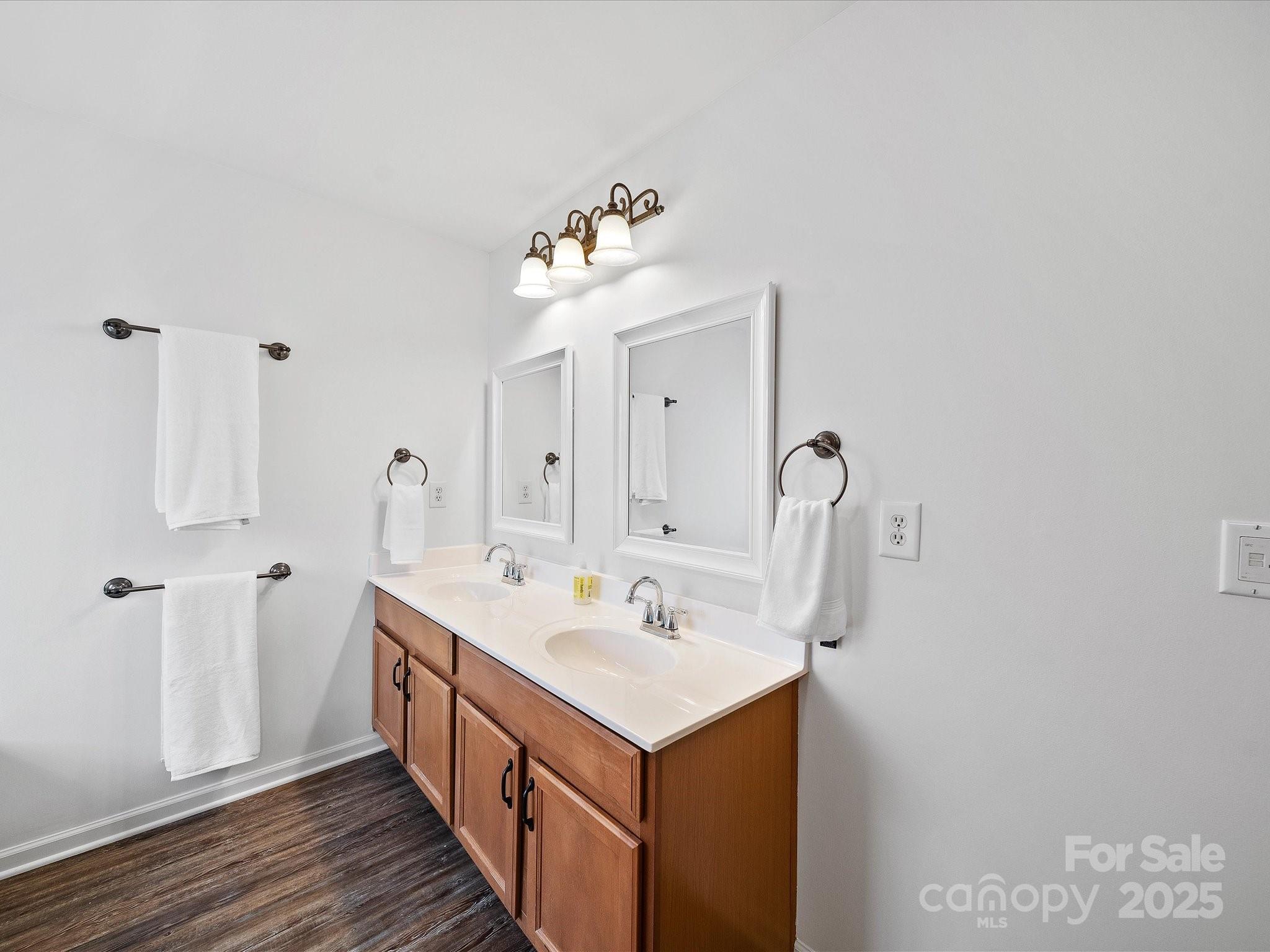 Matthews, North Carolina, 28105, United States, 4 Bedrooms Bedrooms, ,3 BathroomsBathrooms,Residential,For Sale,1865388
