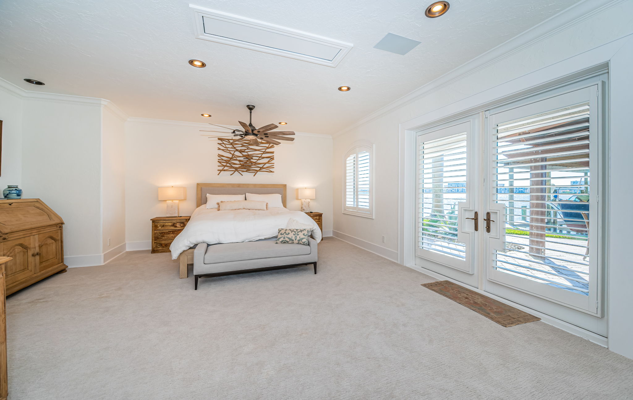 St Petersburg, Florida, 33707, United States, 5 Bedrooms Bedrooms, ,5 BathroomsBathrooms,Residential,For Sale,2007772