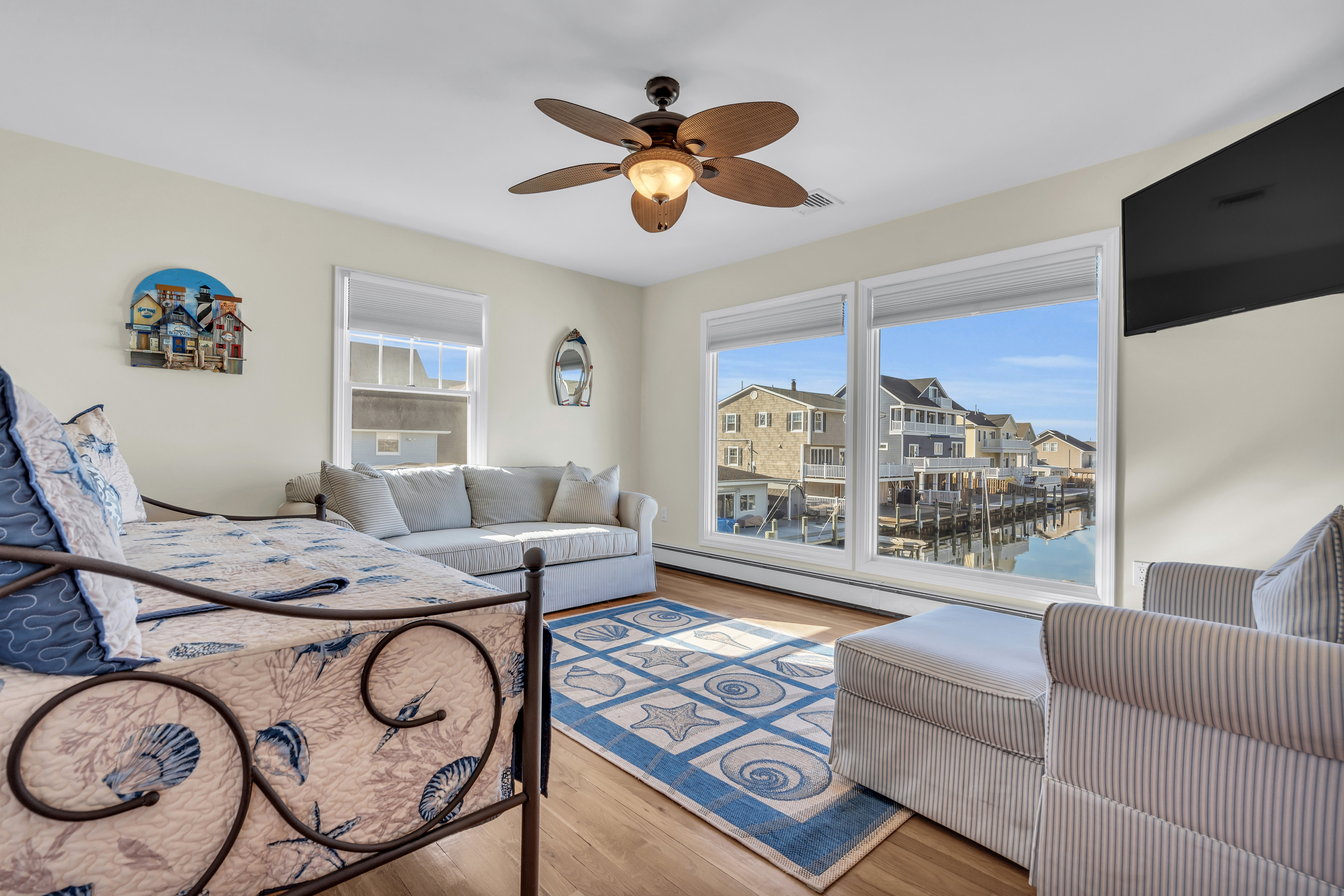  Waterfront Custom Shore Colonial in Silver Beach - 物件實景