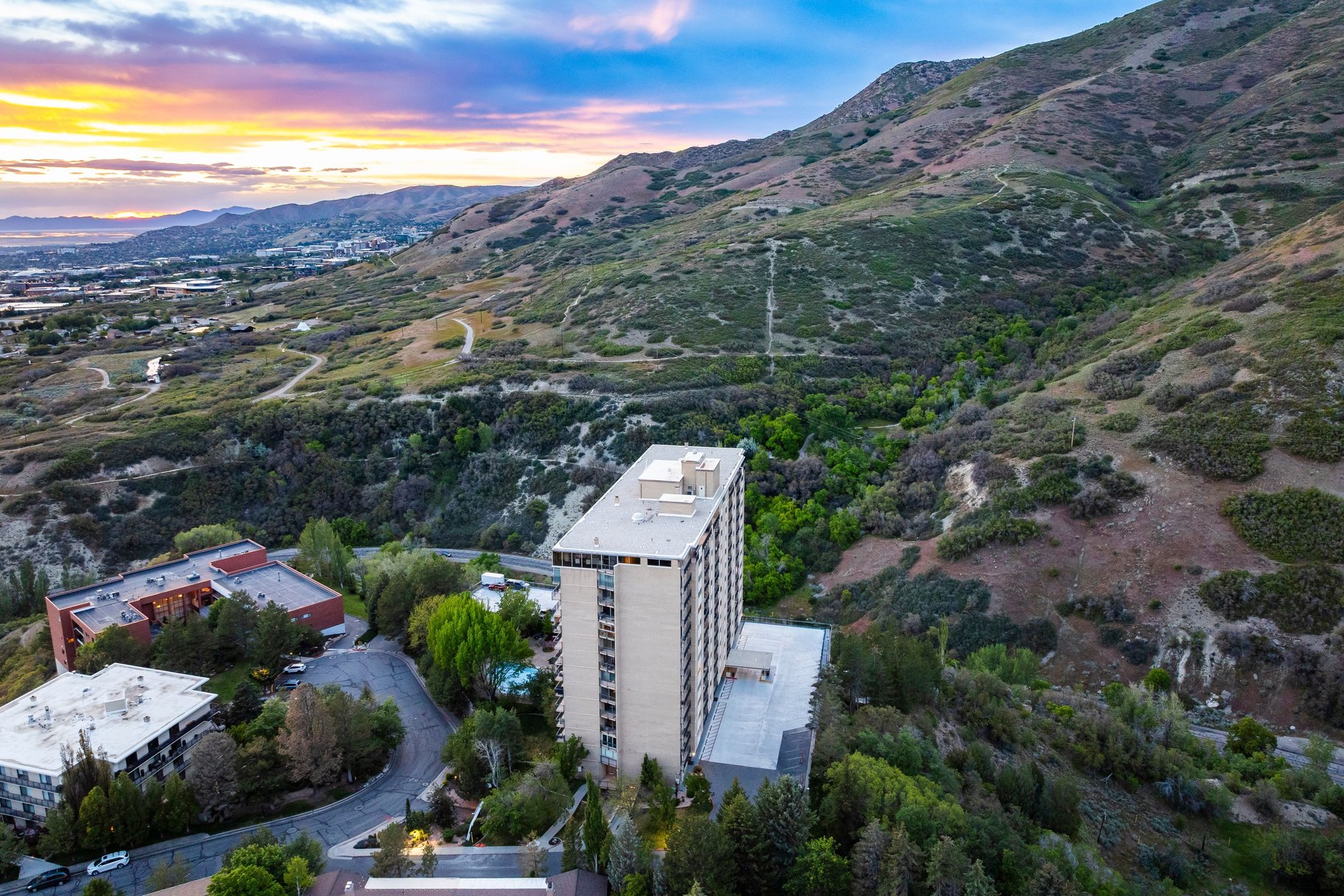  Spacious Canyon Crest Condo with Sweeping Valley Views - 物件實景