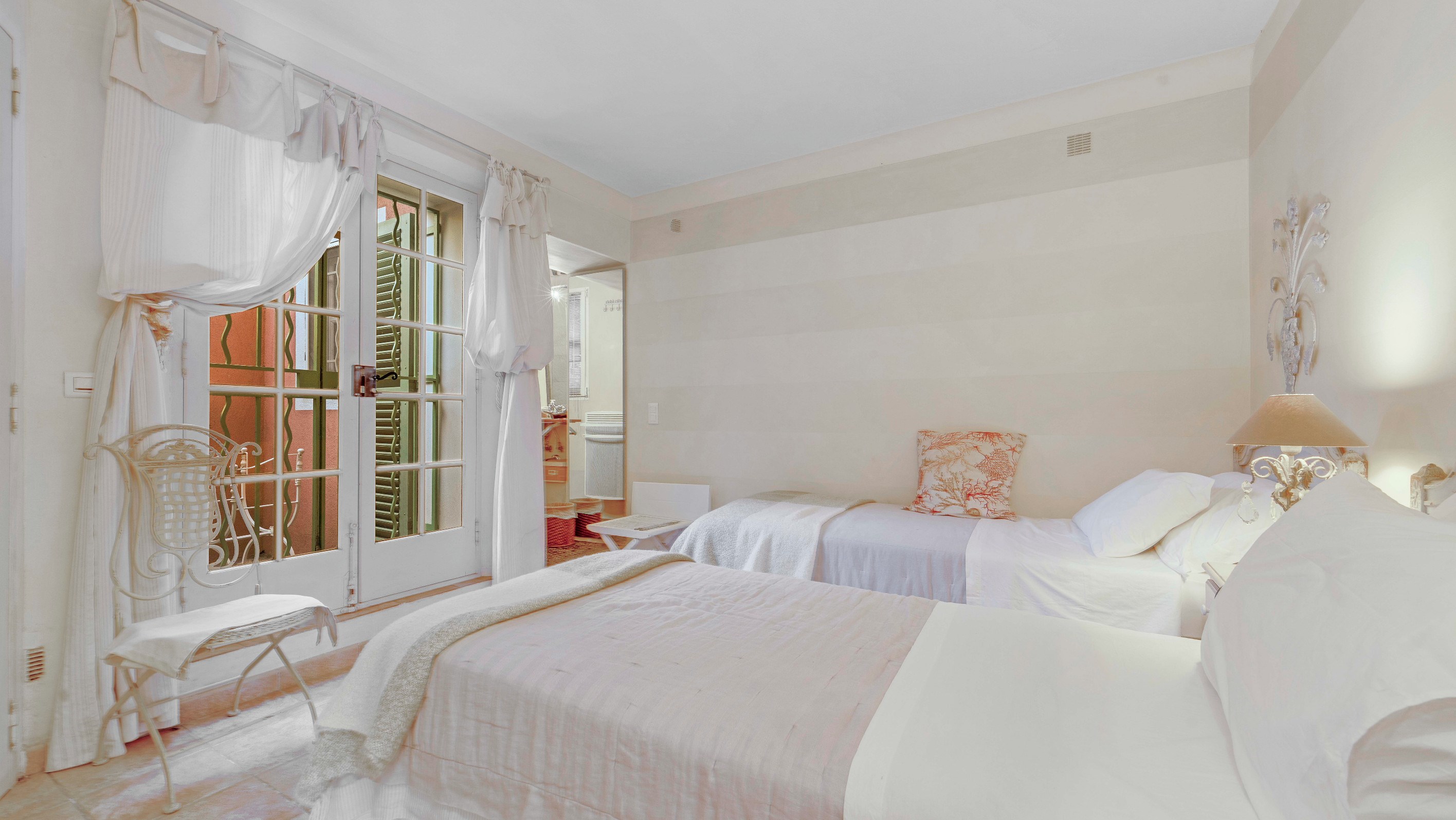  Charming Provençal villa with sea view near Saint-Tropez – French Riviera - 物件實景