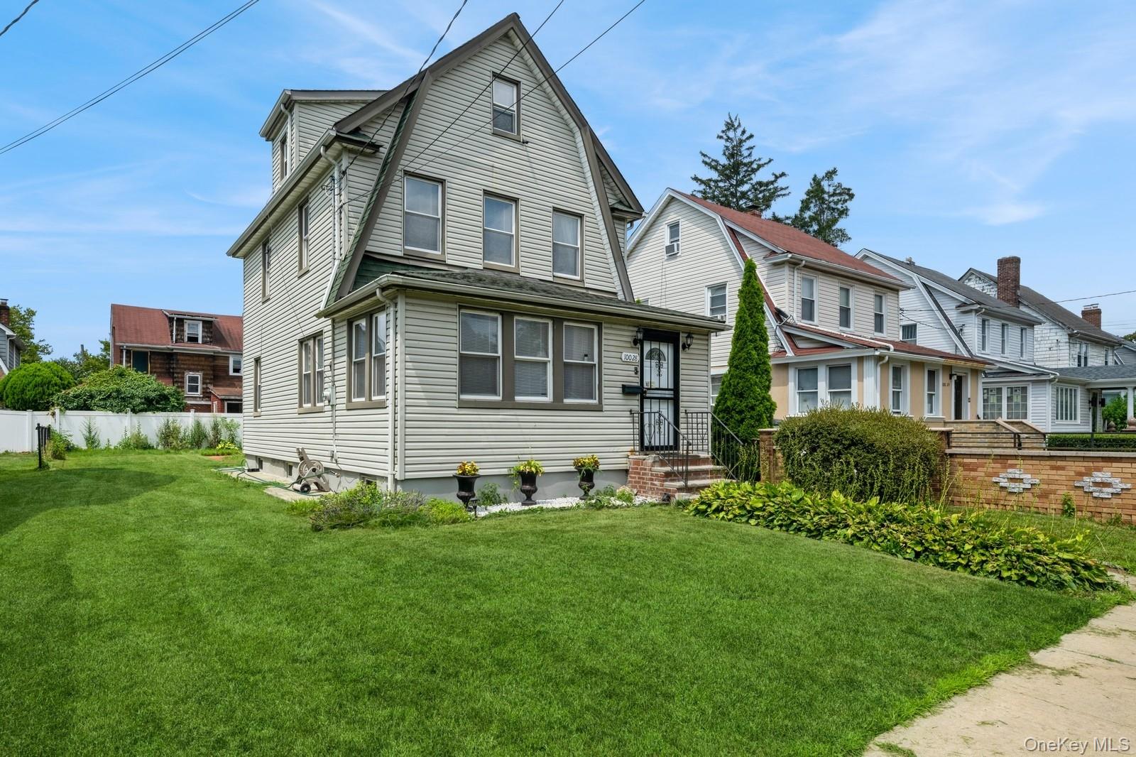 Queens Village, New York, 11429, United States, 3 Bedrooms Bedrooms, ,2 BathroomsBathrooms,Residential,For Sale,1902128