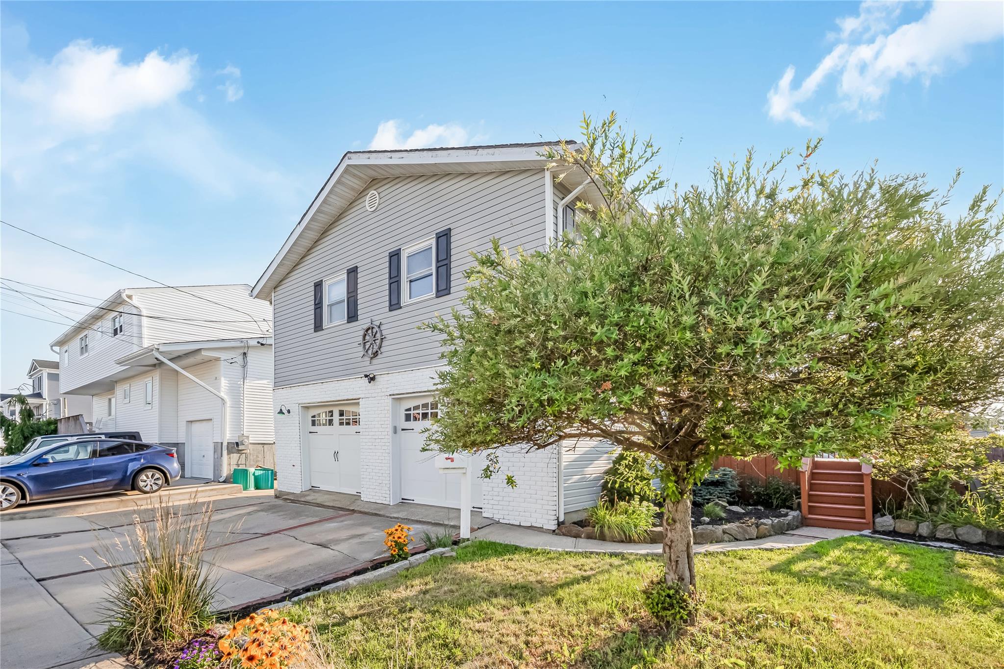 Lindenhurst, New York, 11757, United States, 3 Bedrooms Bedrooms, ,3 BathroomsBathrooms,Residential,For Sale,1915812