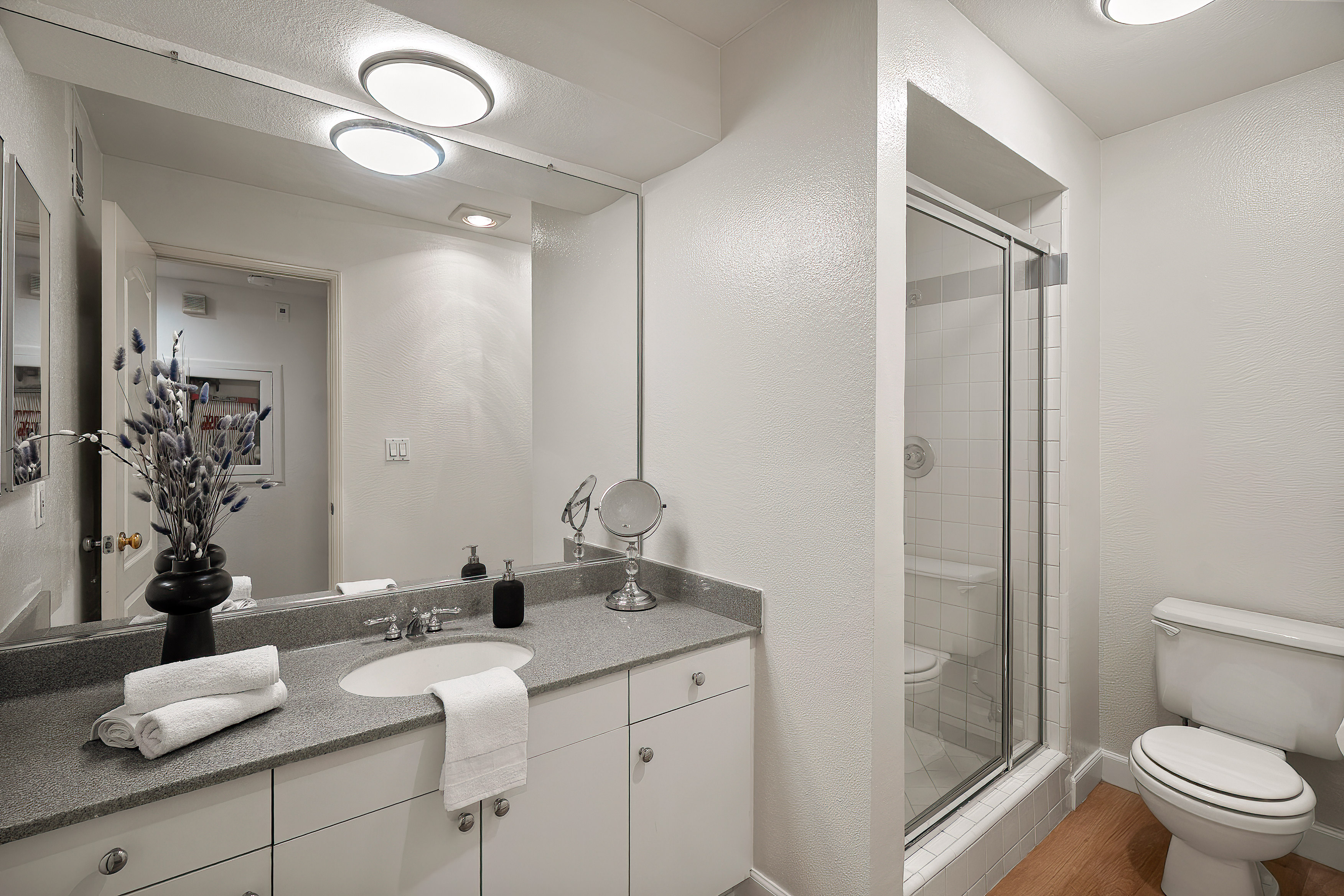  5050 Coldwater Canyon #203 - 物件實景