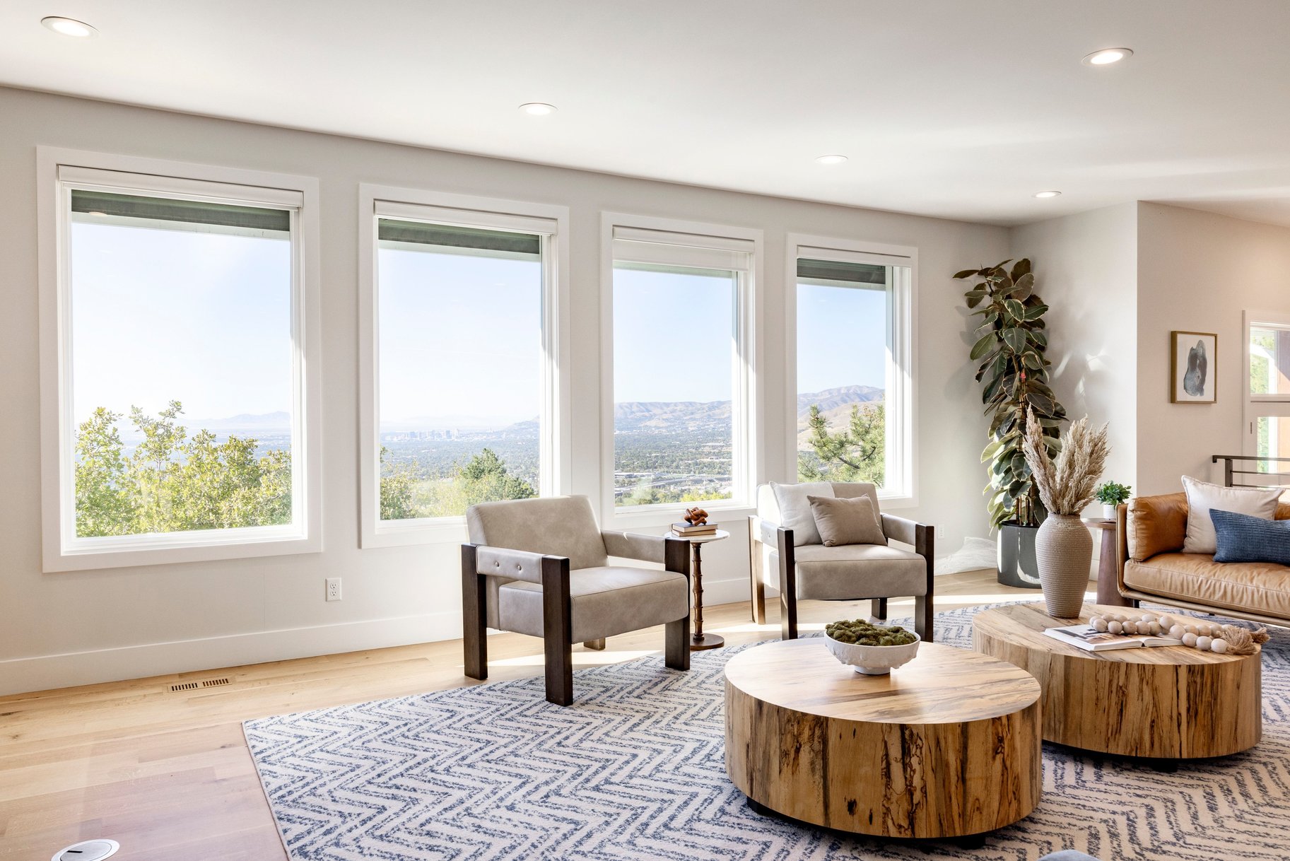  Renovated Olympus Cove Rambler with Sweeping Valley Views - 物件實景