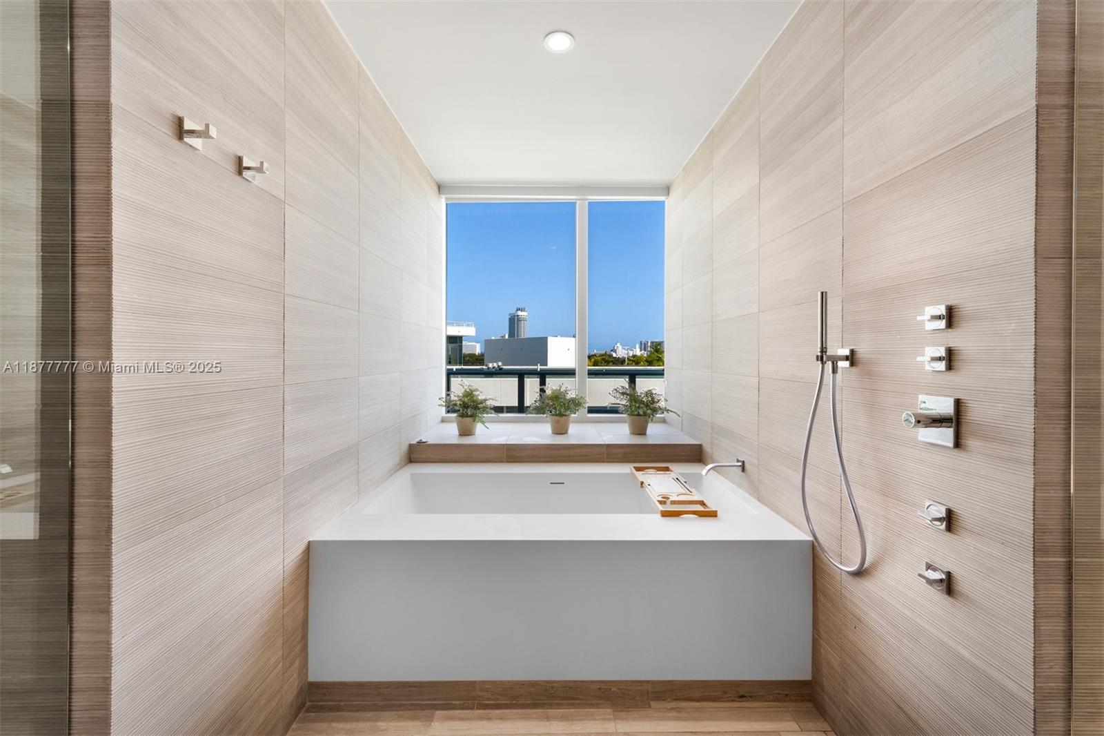 Miami Beach, Florida, 33140, United States, 4 Bedrooms Bedrooms, ,5 BathroomsBathrooms,Residential,For Sale,1948175