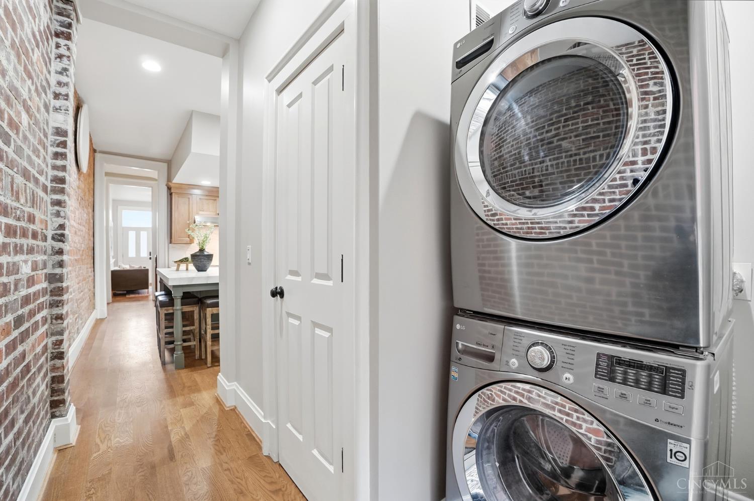 Cincinnati, Ohio, 45202, United States, 3 Bedrooms Bedrooms, ,2 BathroomsBathrooms,Residential,For Sale,2002925