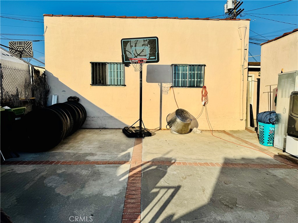 Los Angeles, California, 90023, United States, 4 Bedrooms Bedrooms, ,3 BathroomsBathrooms,Residential,For Sale,2013063