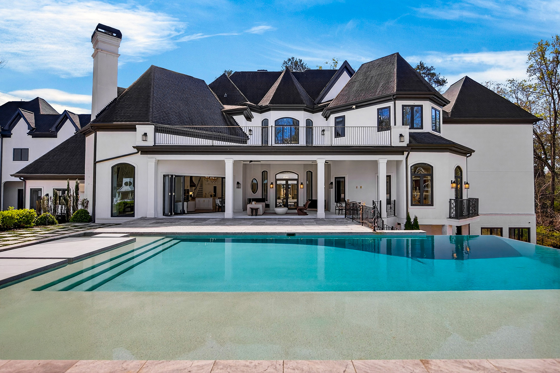  Exceptional Gated Estate with Resort-caliber Grounds - 物件實景