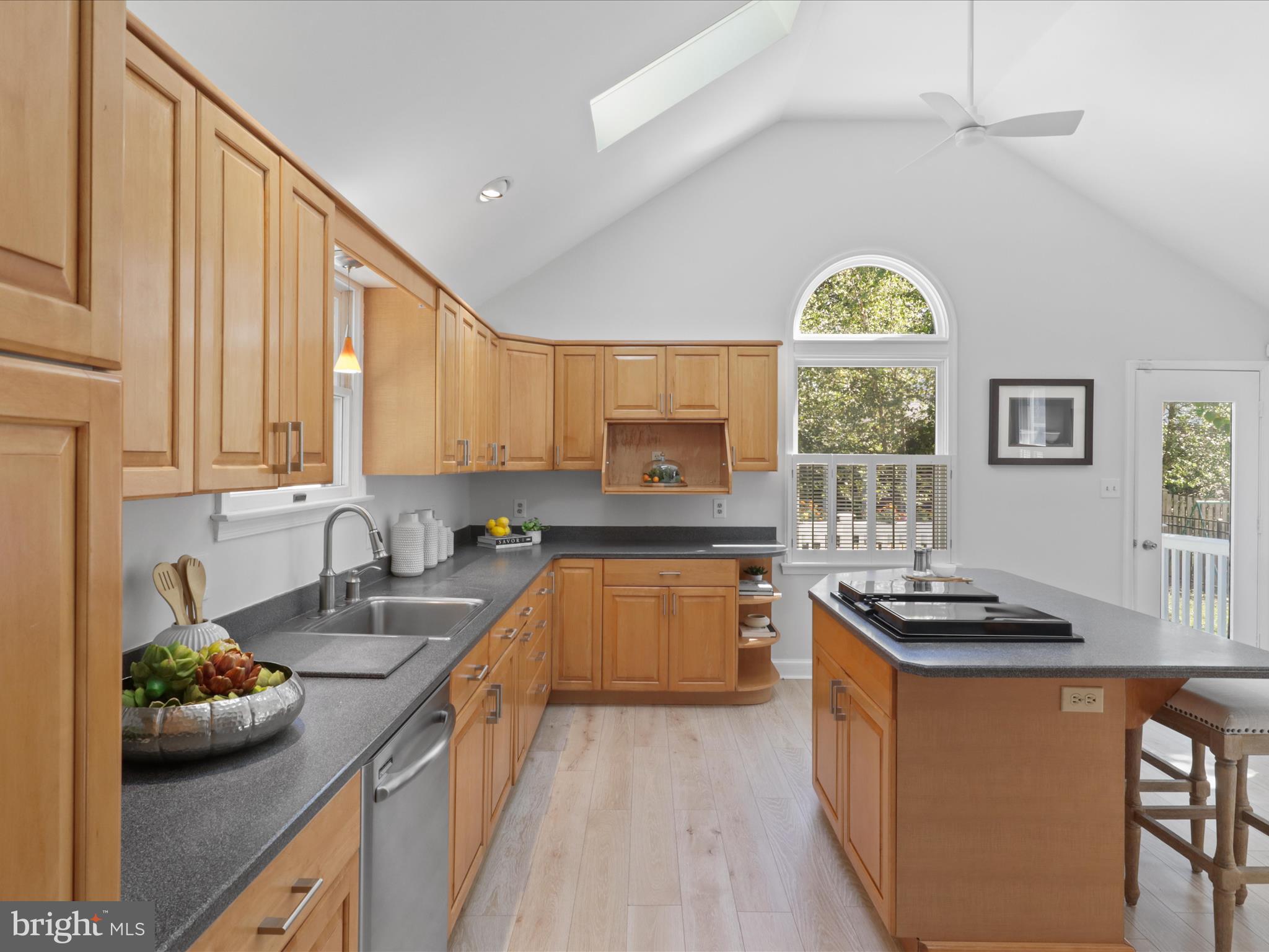 Arlington, Virginia, 22207, United States, 3 Bedrooms Bedrooms, ,3 BathroomsBathrooms,Residential,For Sale,1979007