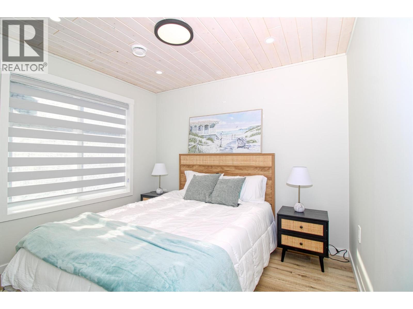 KELOWNA, British Columbia, V1Z 3R8, CA, 3 Bedrooms Bedrooms, ,2 BathroomsBathrooms,Residential,For Sale,1918397