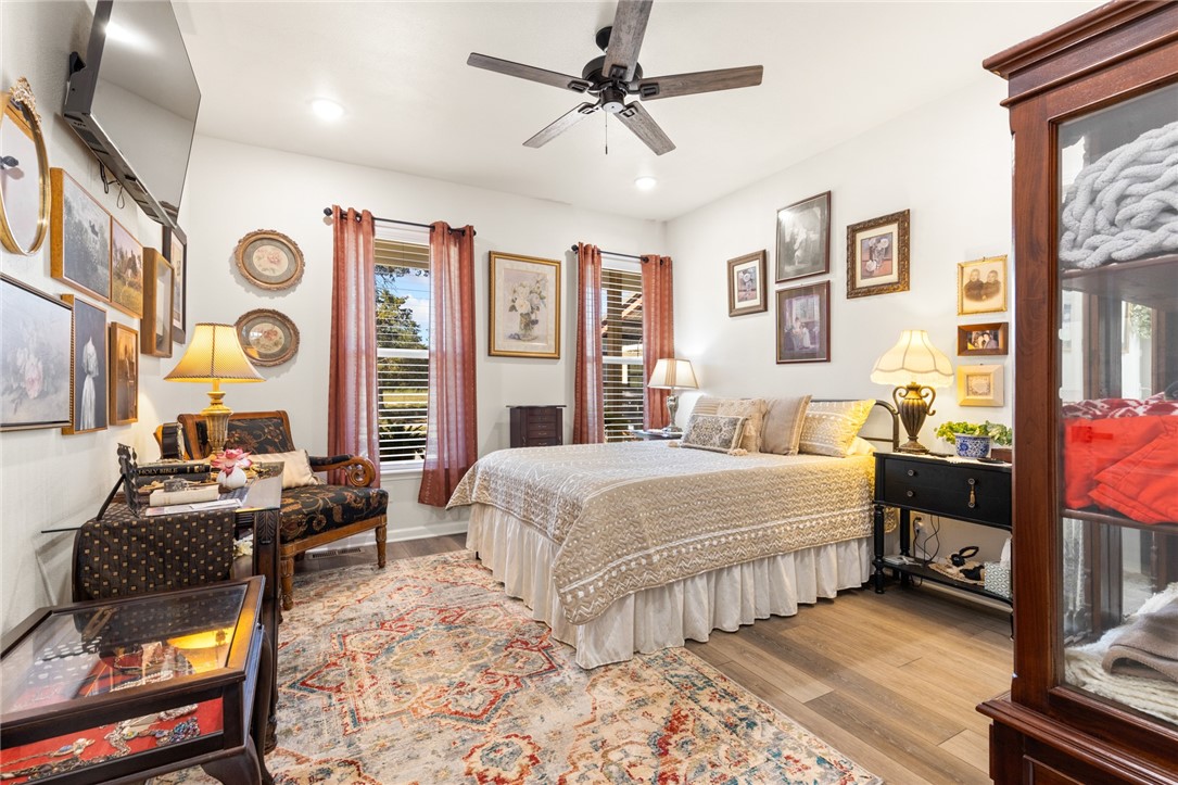 Yellville, Arkansas, 72687, United States, 2 Bedrooms Bedrooms, ,3 BathroomsBathrooms,Residential,For Sale,1970032