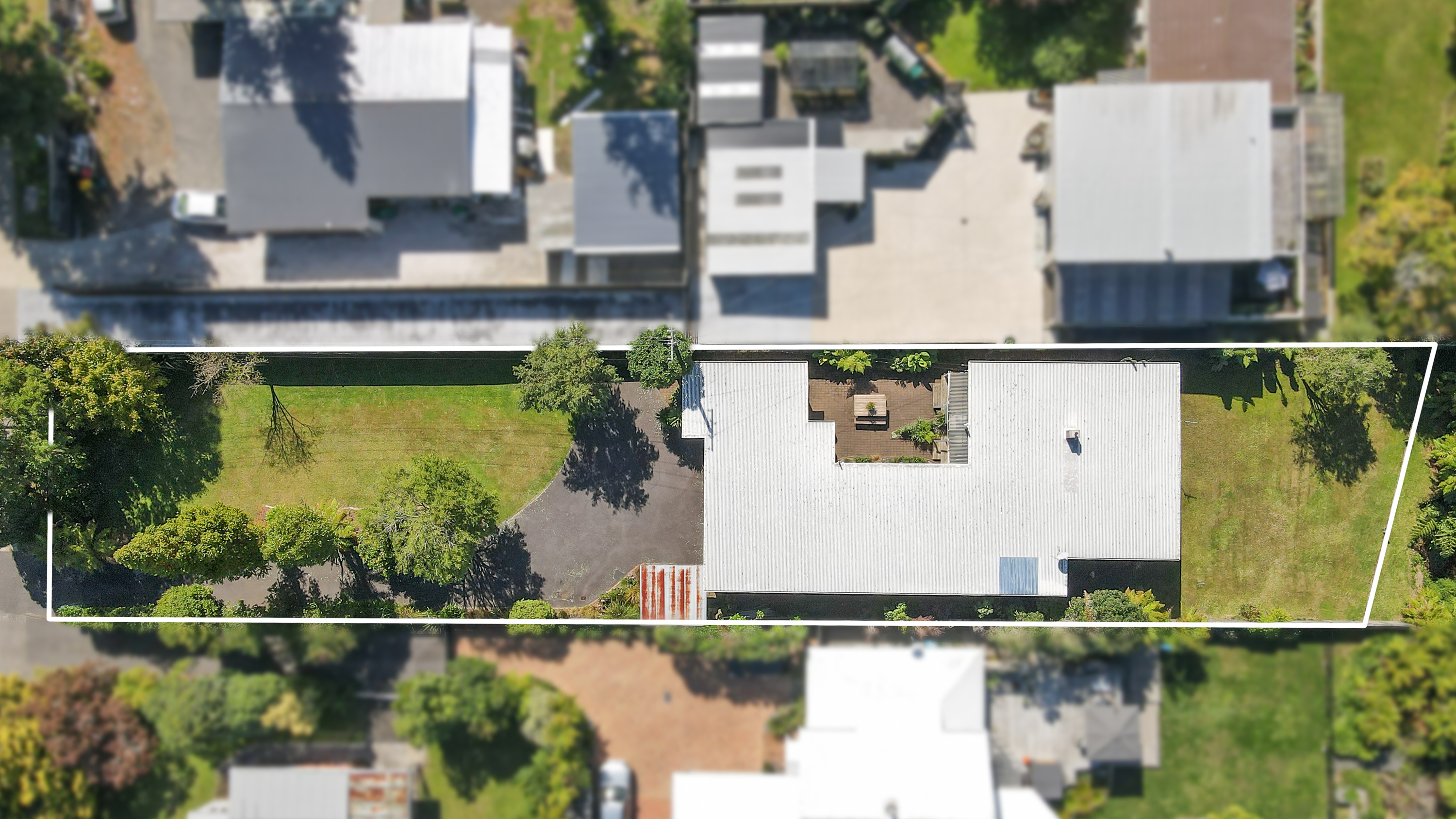  A Bach, A Lake, and a Blank Canvas - 物件實景