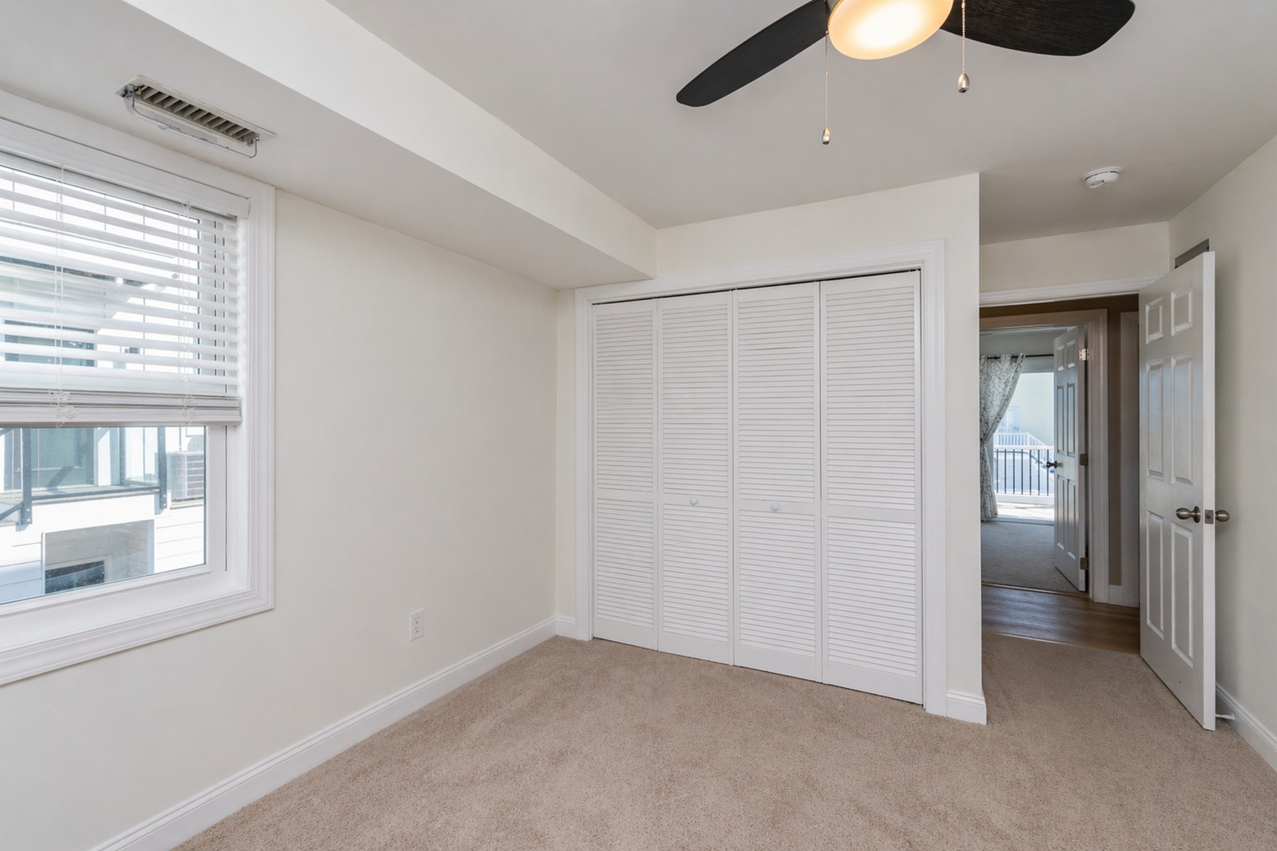  11 Point Drive - 物件實景