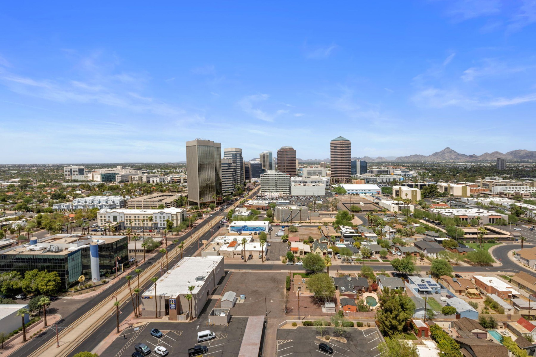  2323 N Central Ave¦Phoenix, AZ - 物件實景