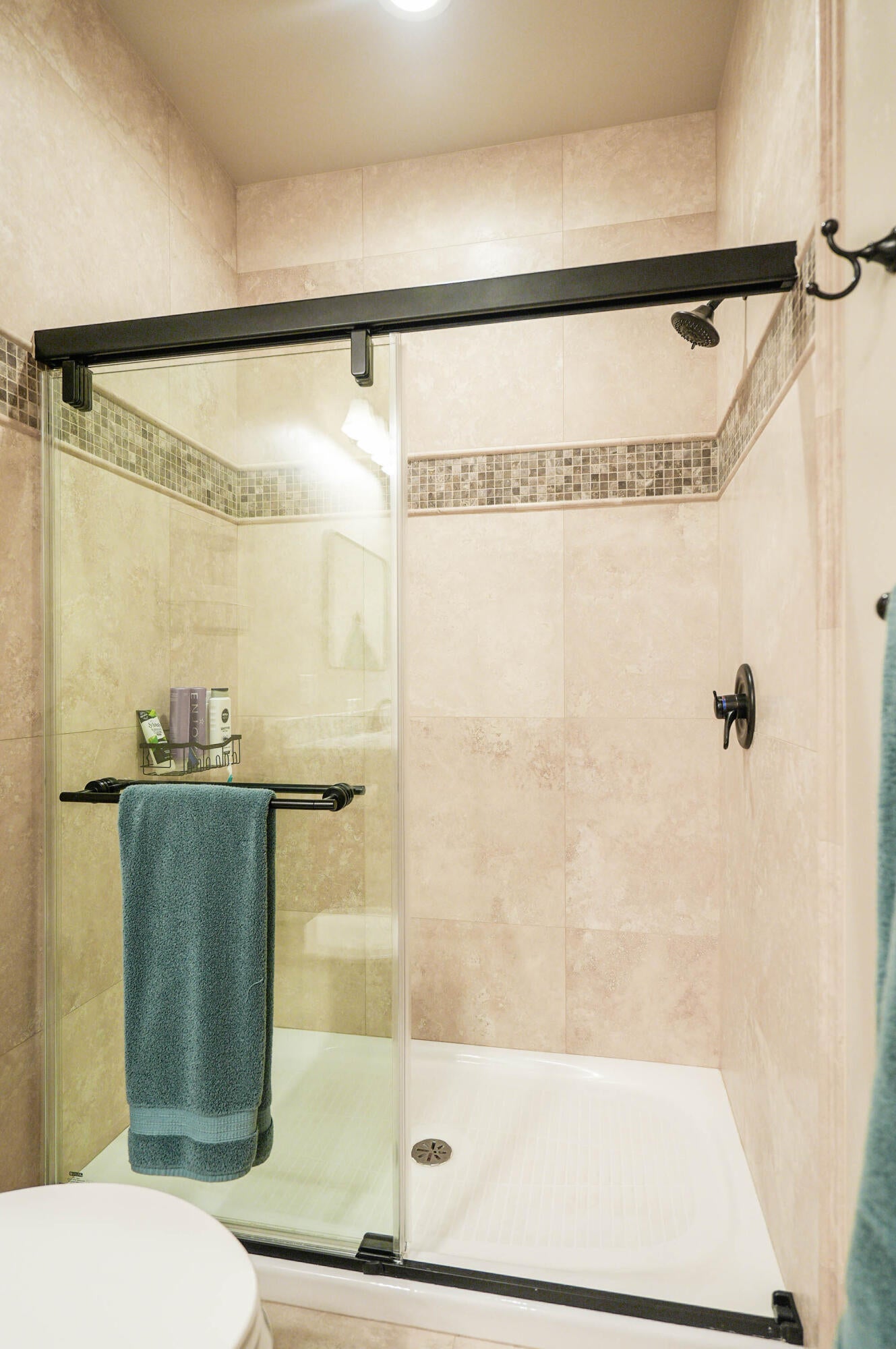 Klamath Falls, Oregon, 97601, United States, 3 Bedrooms Bedrooms, ,4 BathroomsBathrooms,Residential,For Sale,1940970