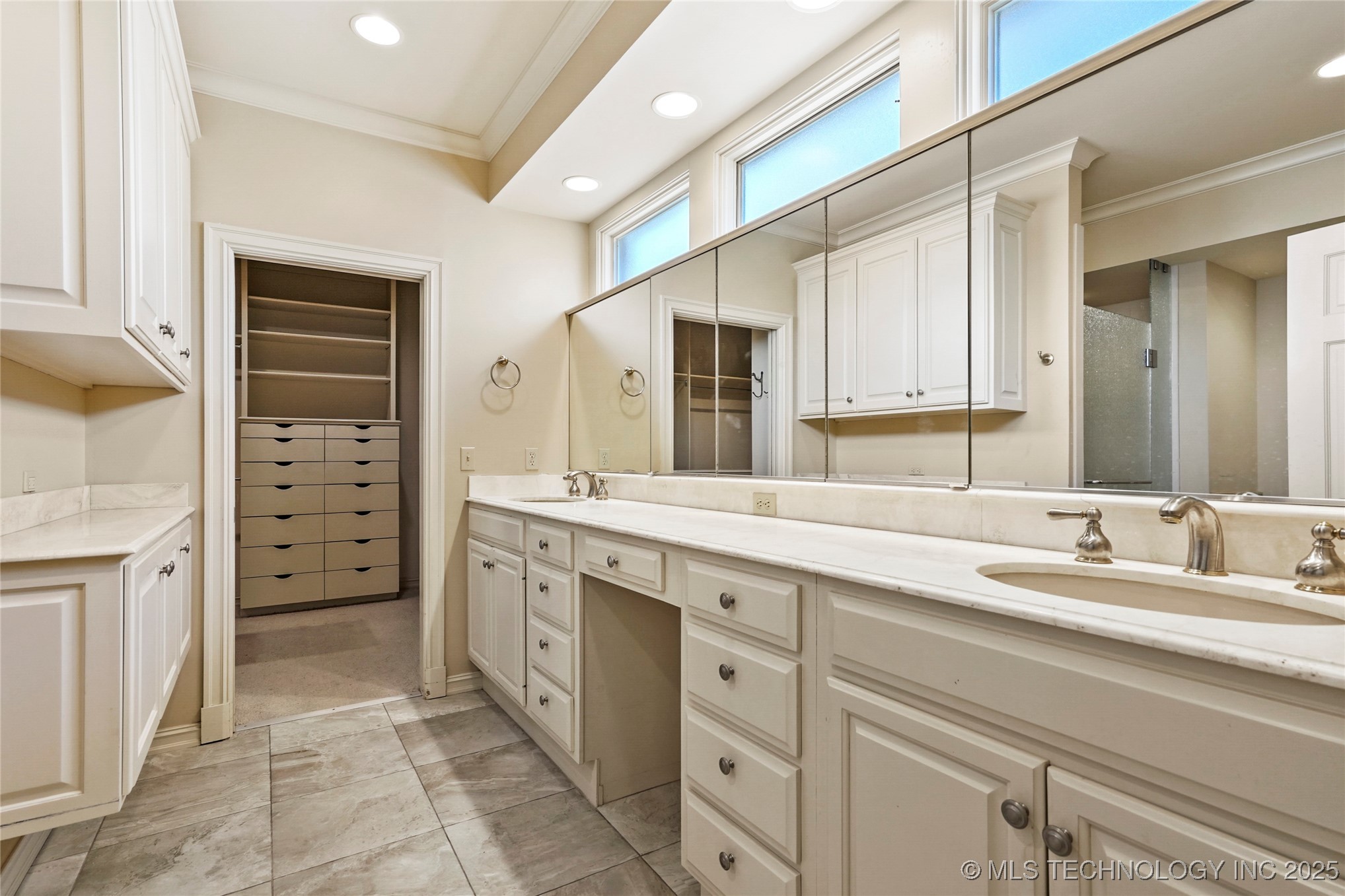 Tulsa, Oklahoma, 74135, United States, 3 Bedrooms Bedrooms, ,4 BathroomsBathrooms,Residential,For Sale,1902130