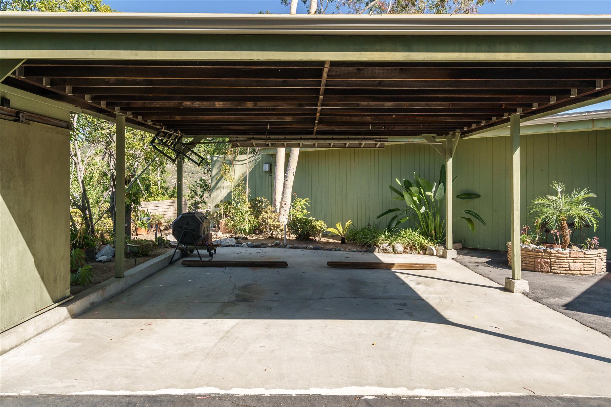  2885 Edgewick Road - 物件實景
