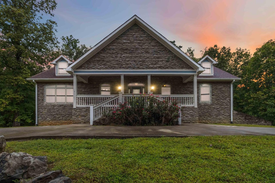 Burnside, Kentucky, 42519, United States, 5 Bedrooms Bedrooms, ,4 BathroomsBathrooms,Residential,For Sale,1978974