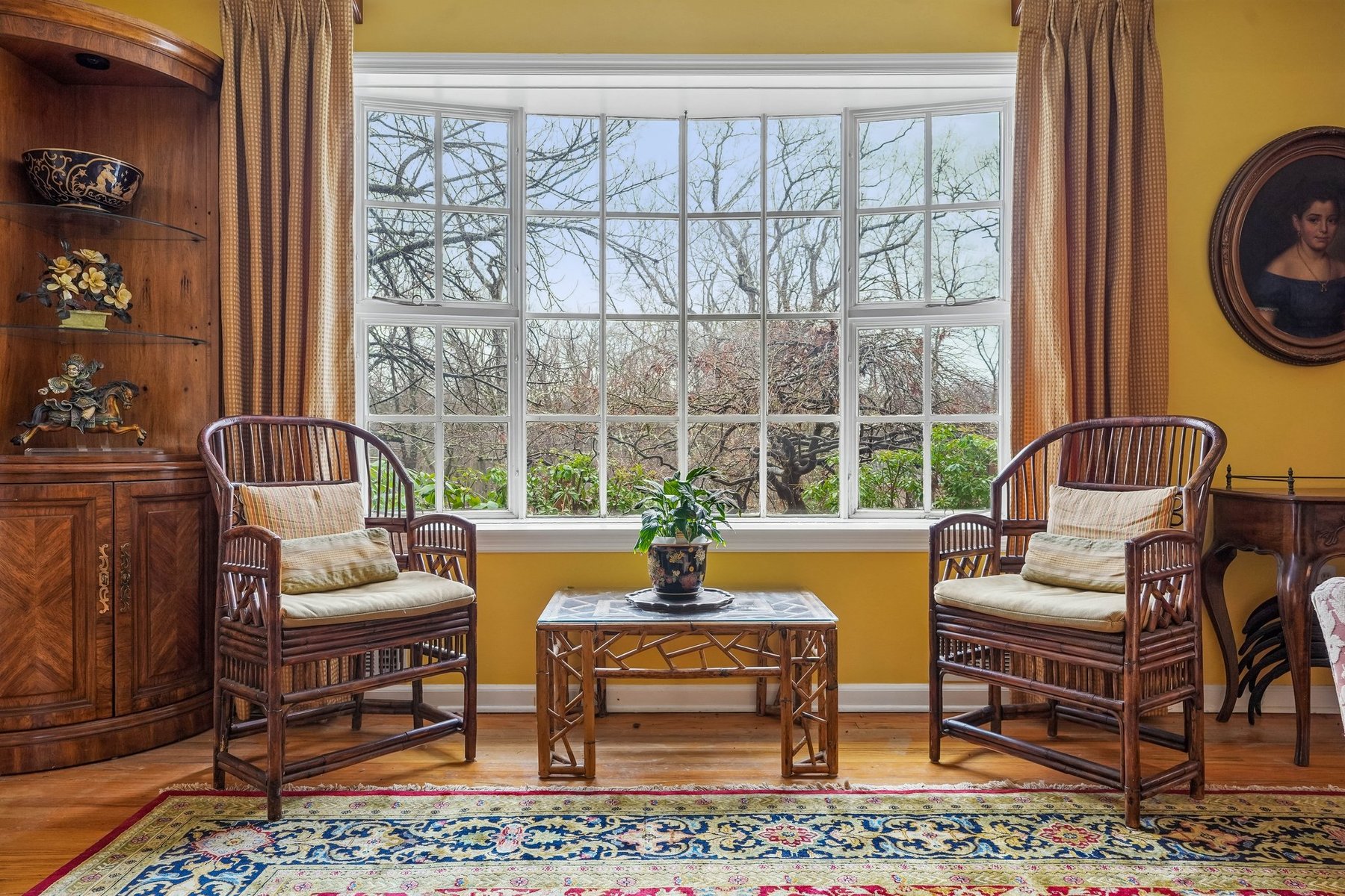  Classic Center Hall Colonial Privately Set on 1.2 Acres - 物件實景