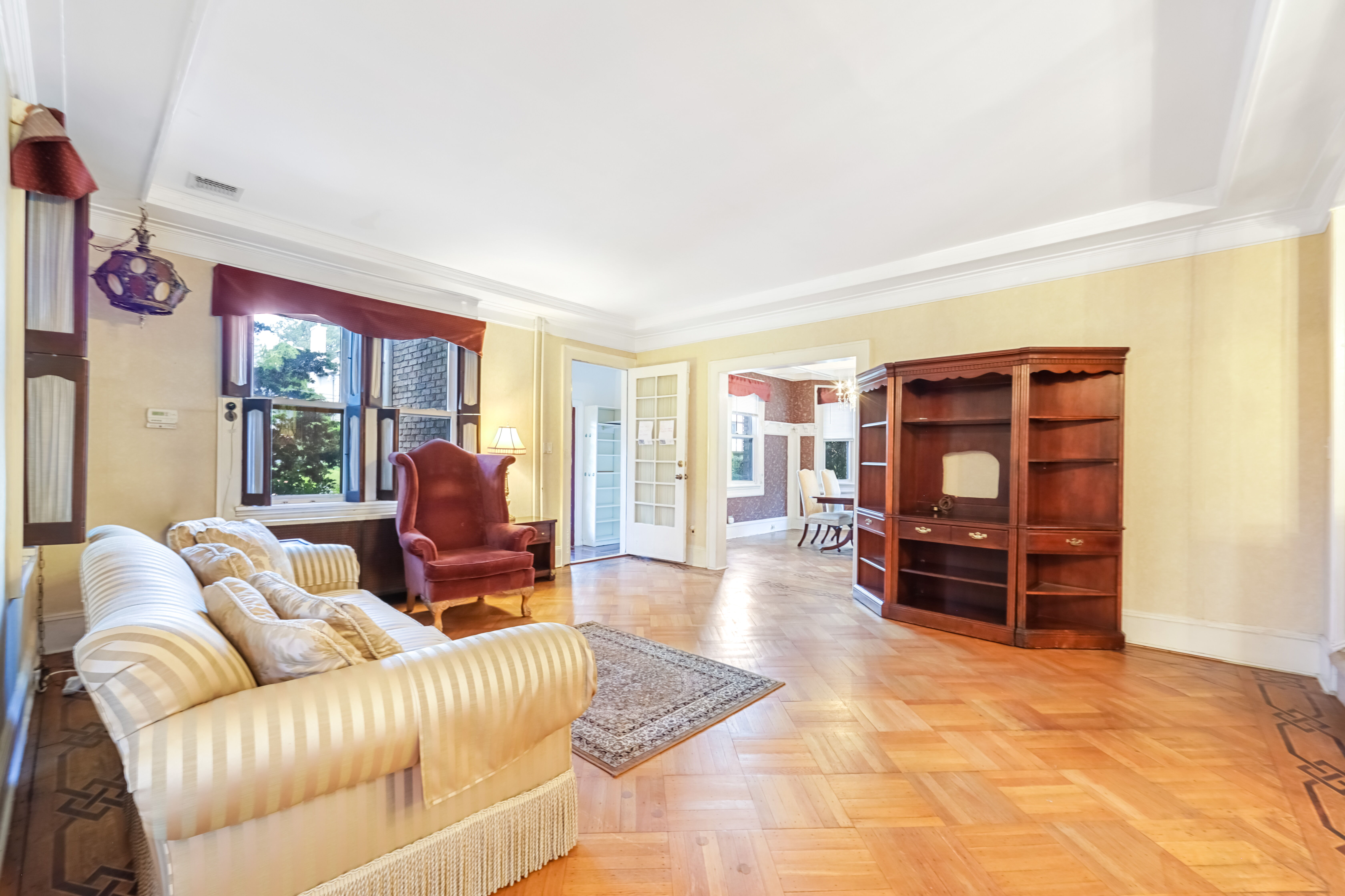 Cliffside Park, New Jersey, 07010, United States, 3 Bedrooms Bedrooms, ,3 BathroomsBathrooms,Residential,For Sale,1980135