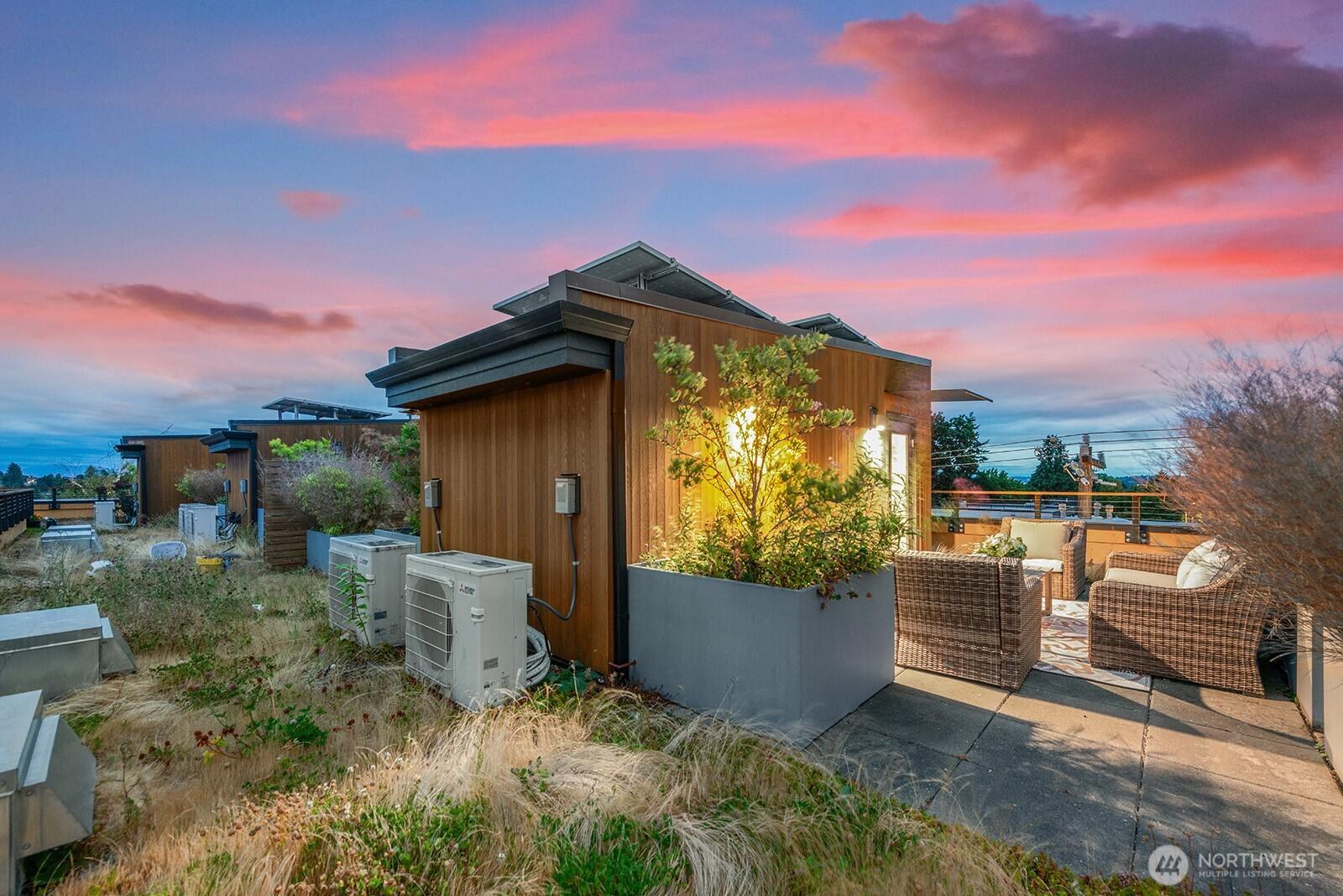 SEATTLE, Washington, 98115, United States, 2 Bedrooms Bedrooms, ,3 BathroomsBathrooms,Residential,For Sale,1918220