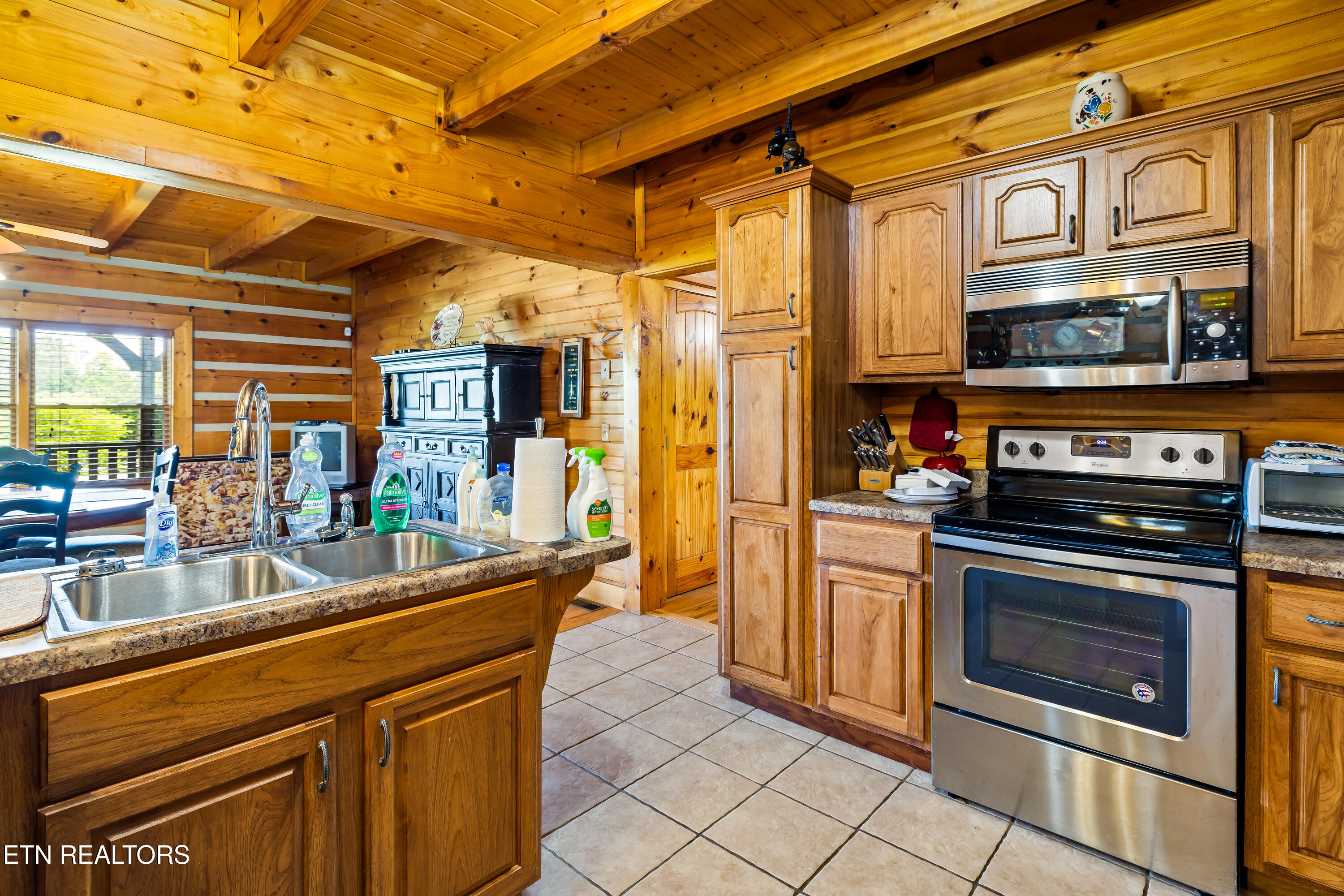 Vonore, Tennessee, 37885, United States, 3 Bedrooms Bedrooms, ,4 BathroomsBathrooms,Residential,For Sale,2048933