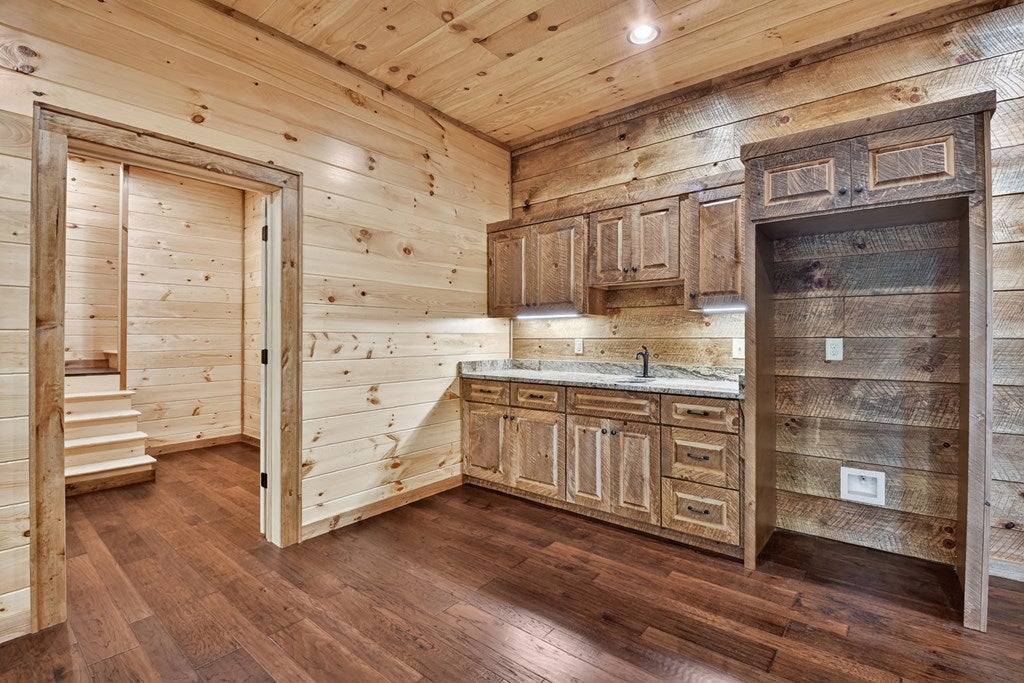 Mineral Bluff, Georgia, 30559, United States, 4 Bedrooms Bedrooms, ,3 BathroomsBathrooms,Residential,For Sale,1953348