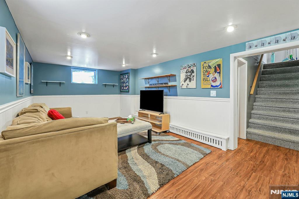 Fair Lawn, New Jersey, 07410, United States, 4 Bedrooms Bedrooms, ,2 BathroomsBathrooms,Residential,For Sale,1940655